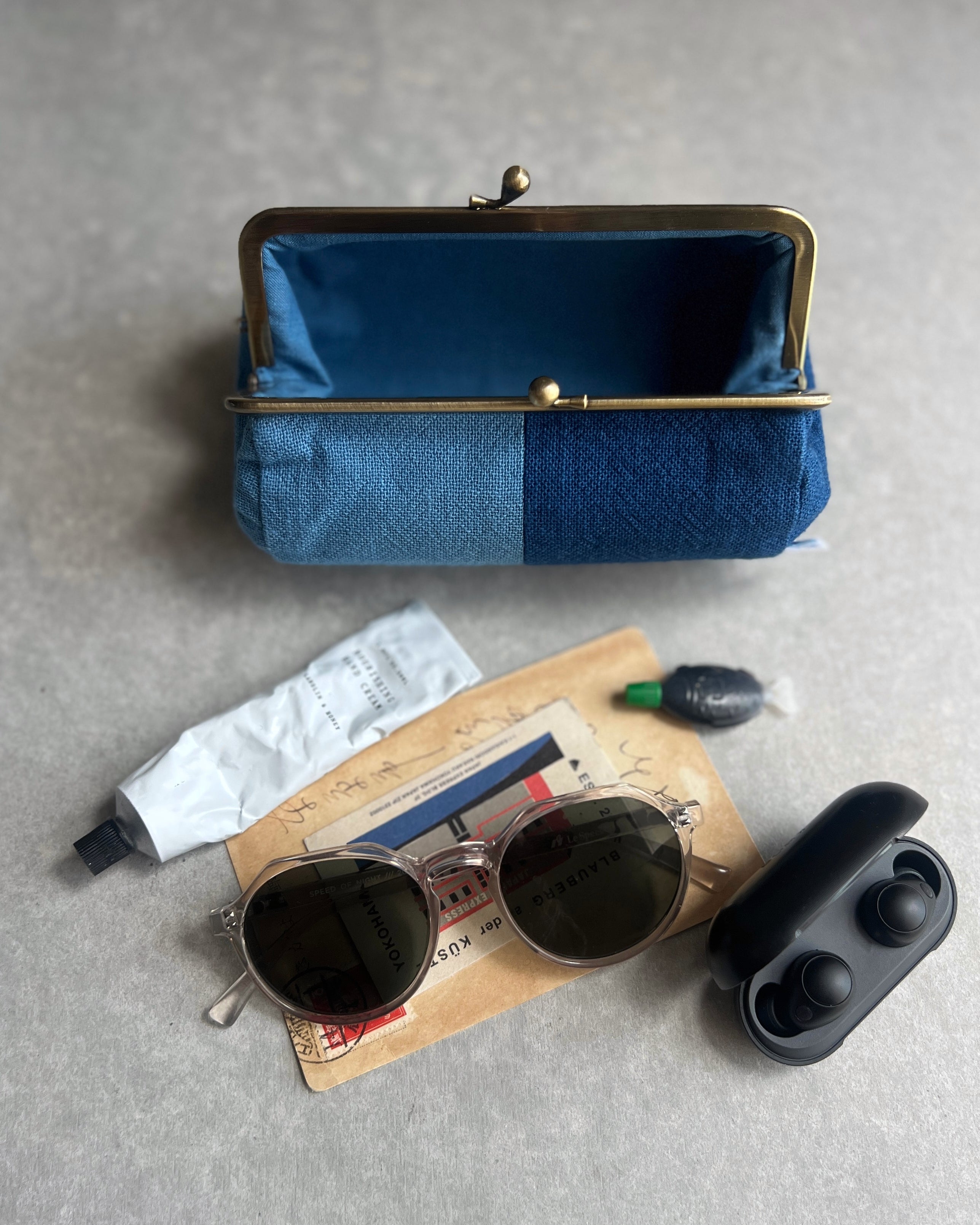 Chizu Blue : indigo dyed clutch