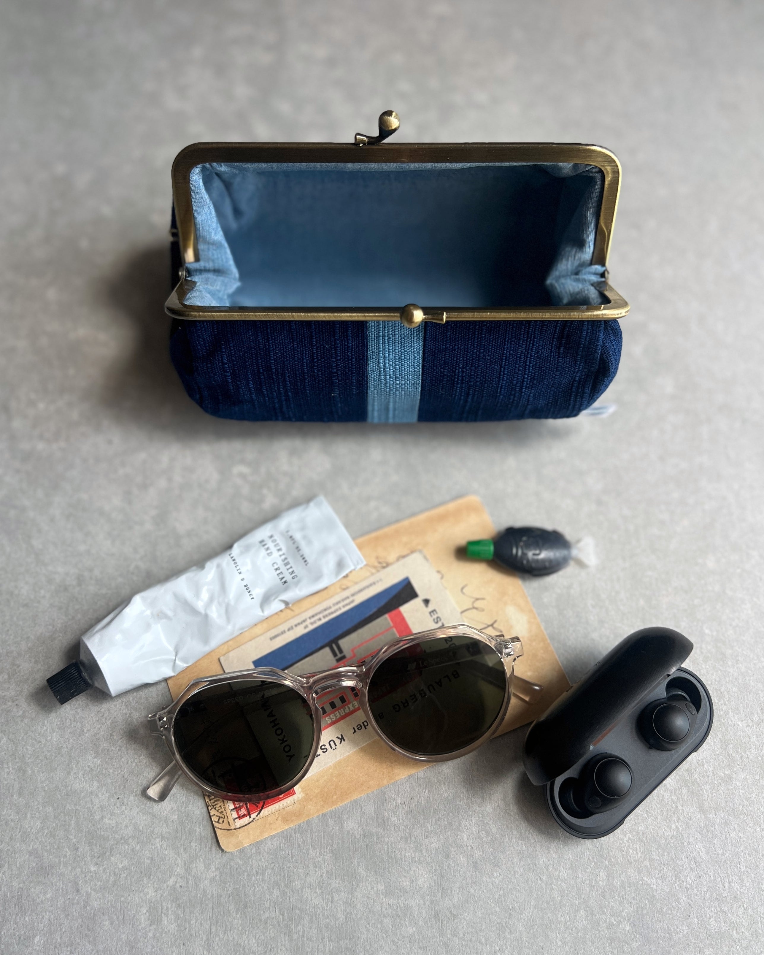 Chizu Blue : indigo dyed clutch