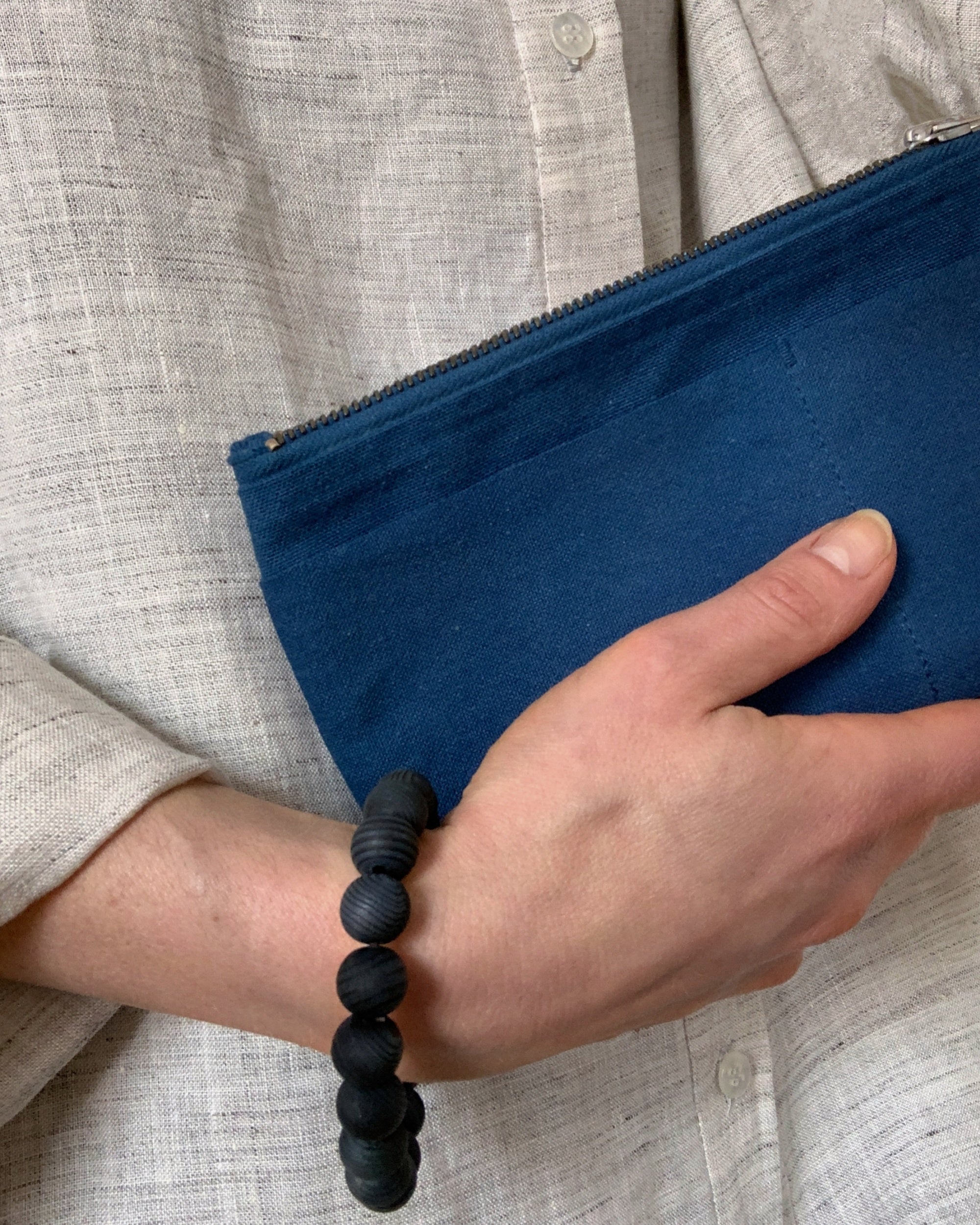 buaisou : indigo canvas mini pouch