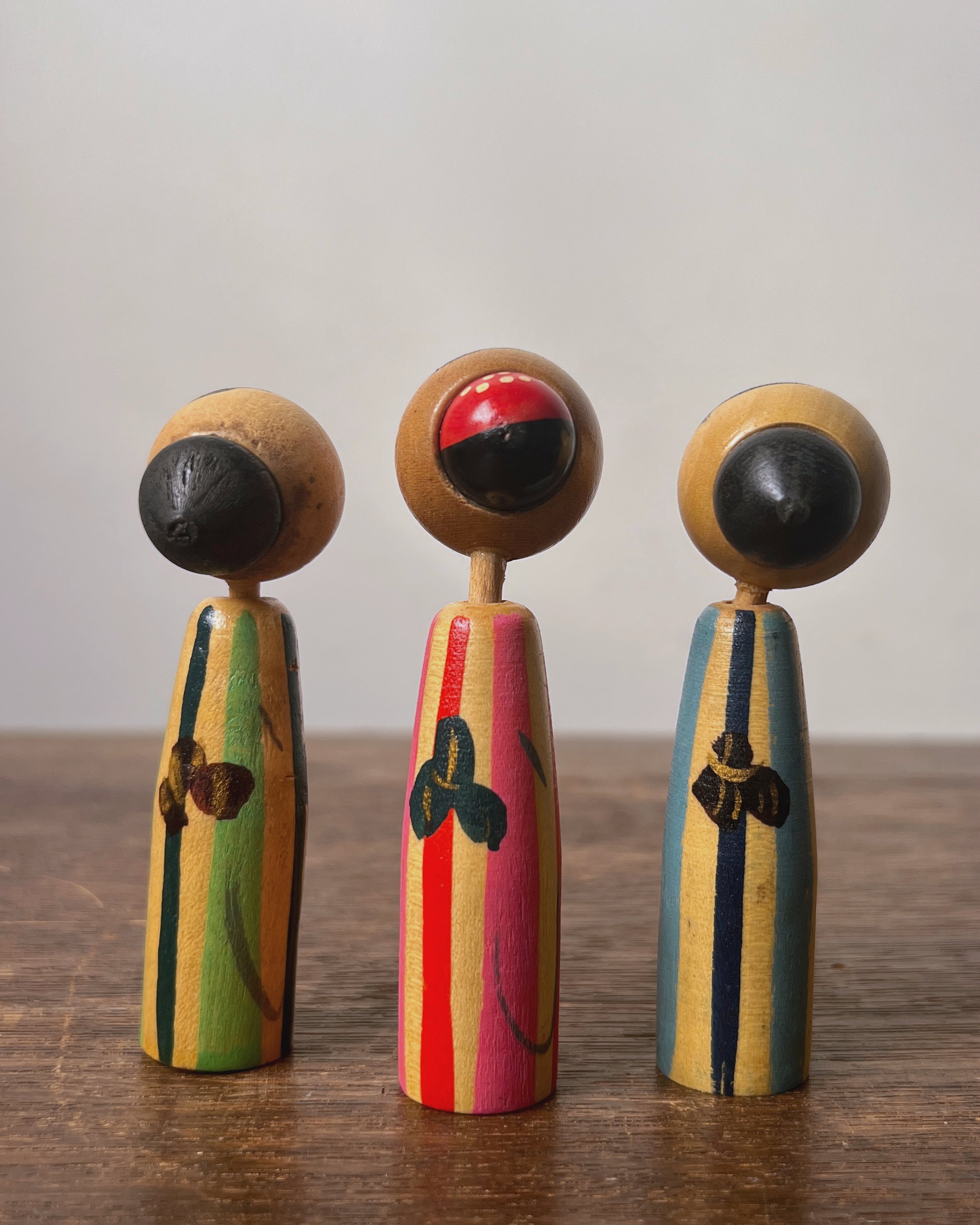 vintage kissing kokeshi