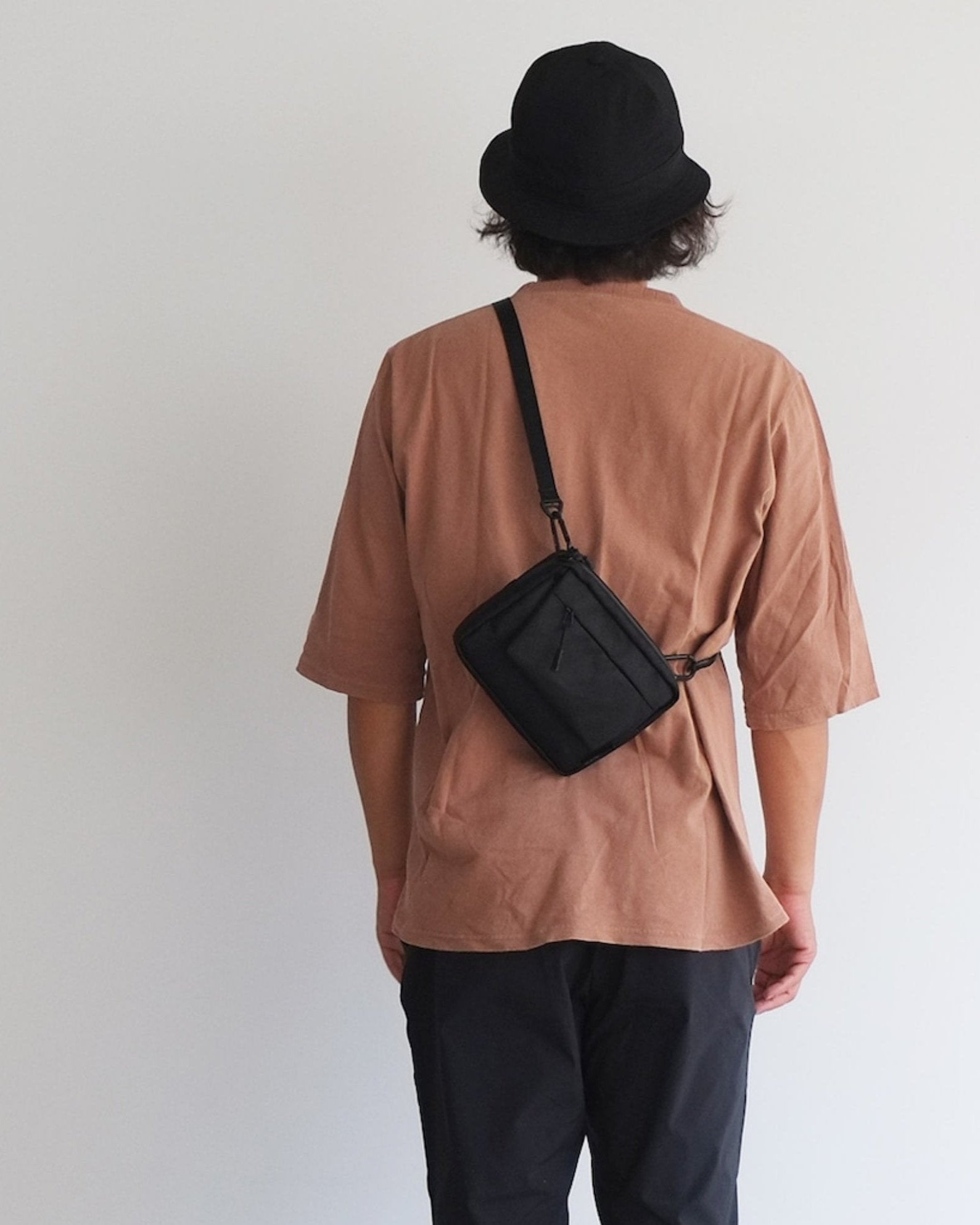 NoiR : switch shoulder bag