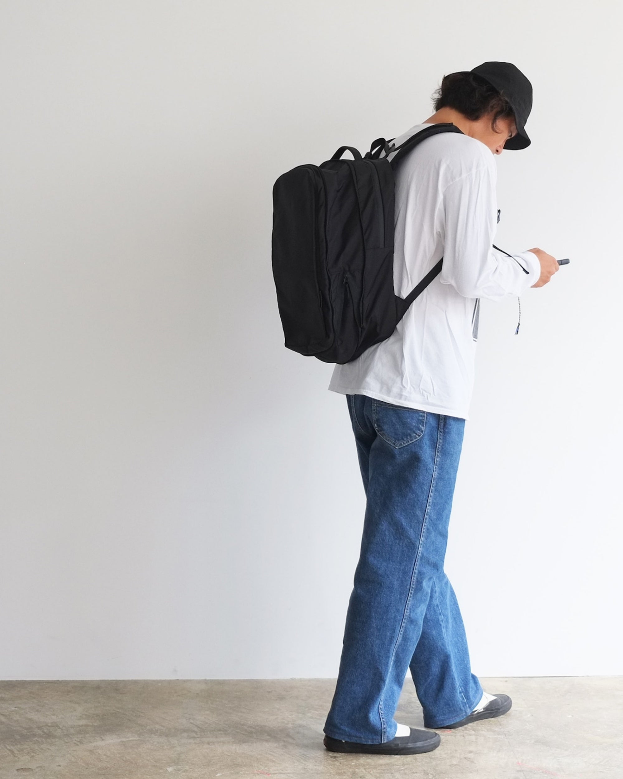 NoiR : transistor backpack