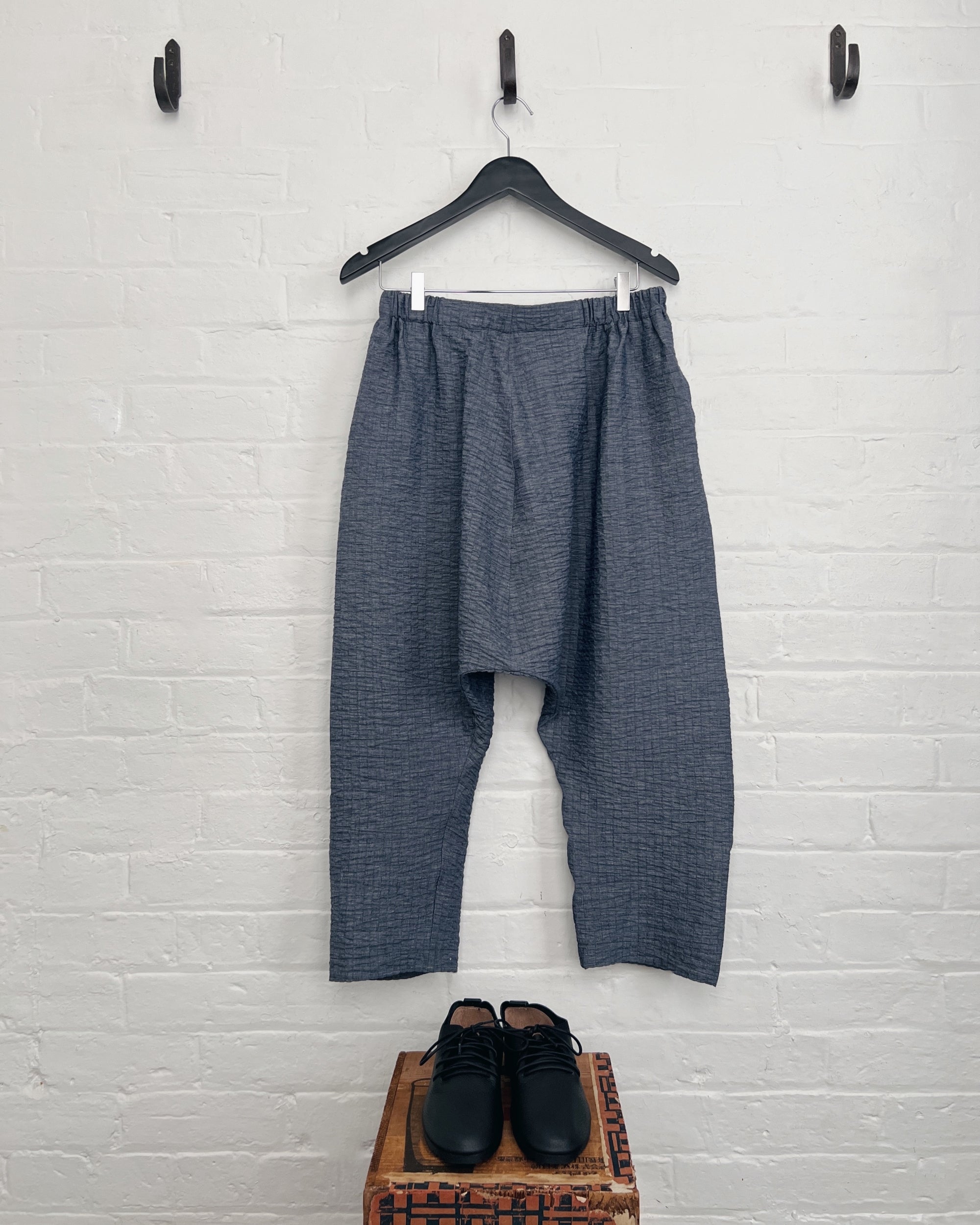 LJ struthers : textured cotton pants