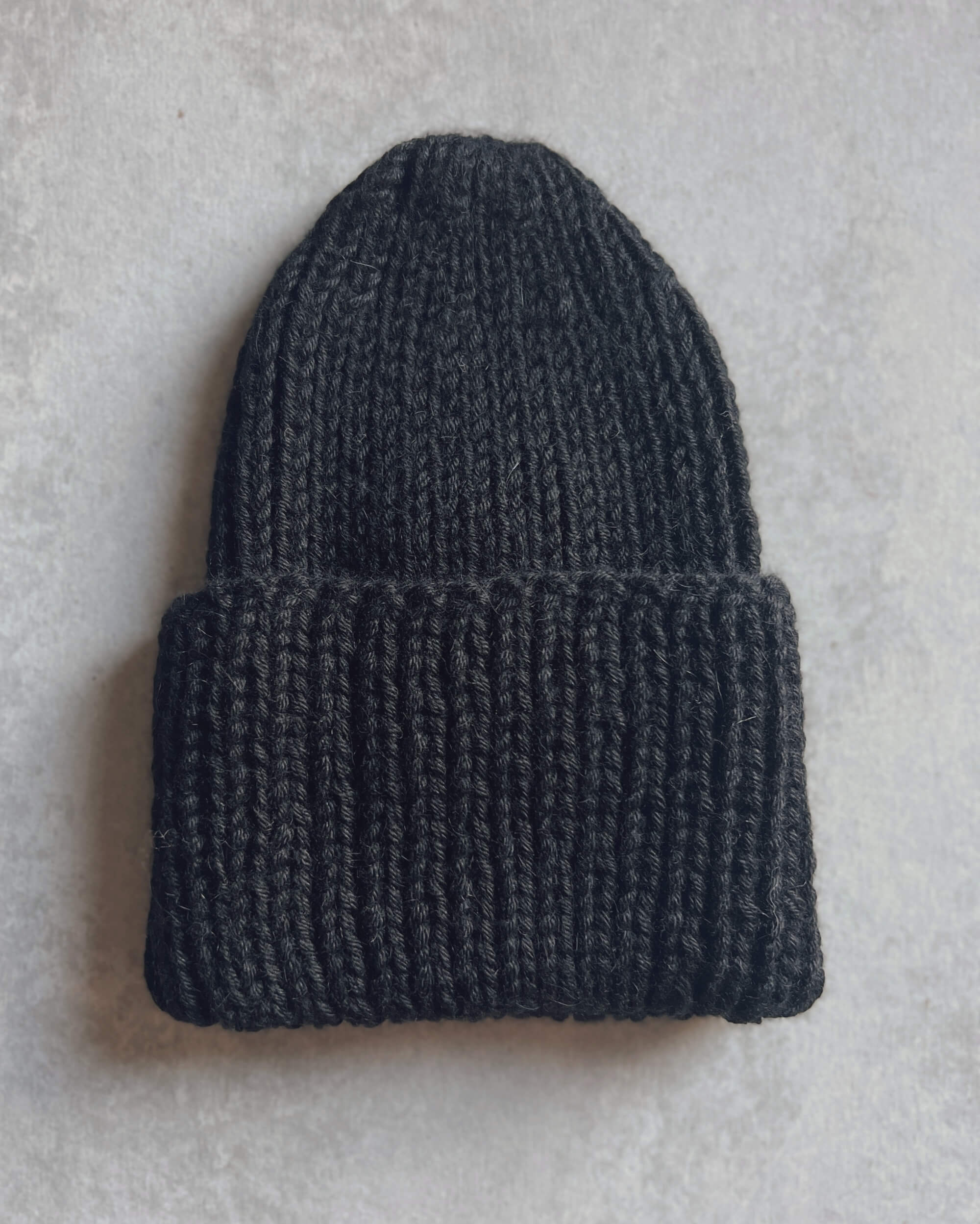 karakoram : alpaca wool ribbed beanie in carbon