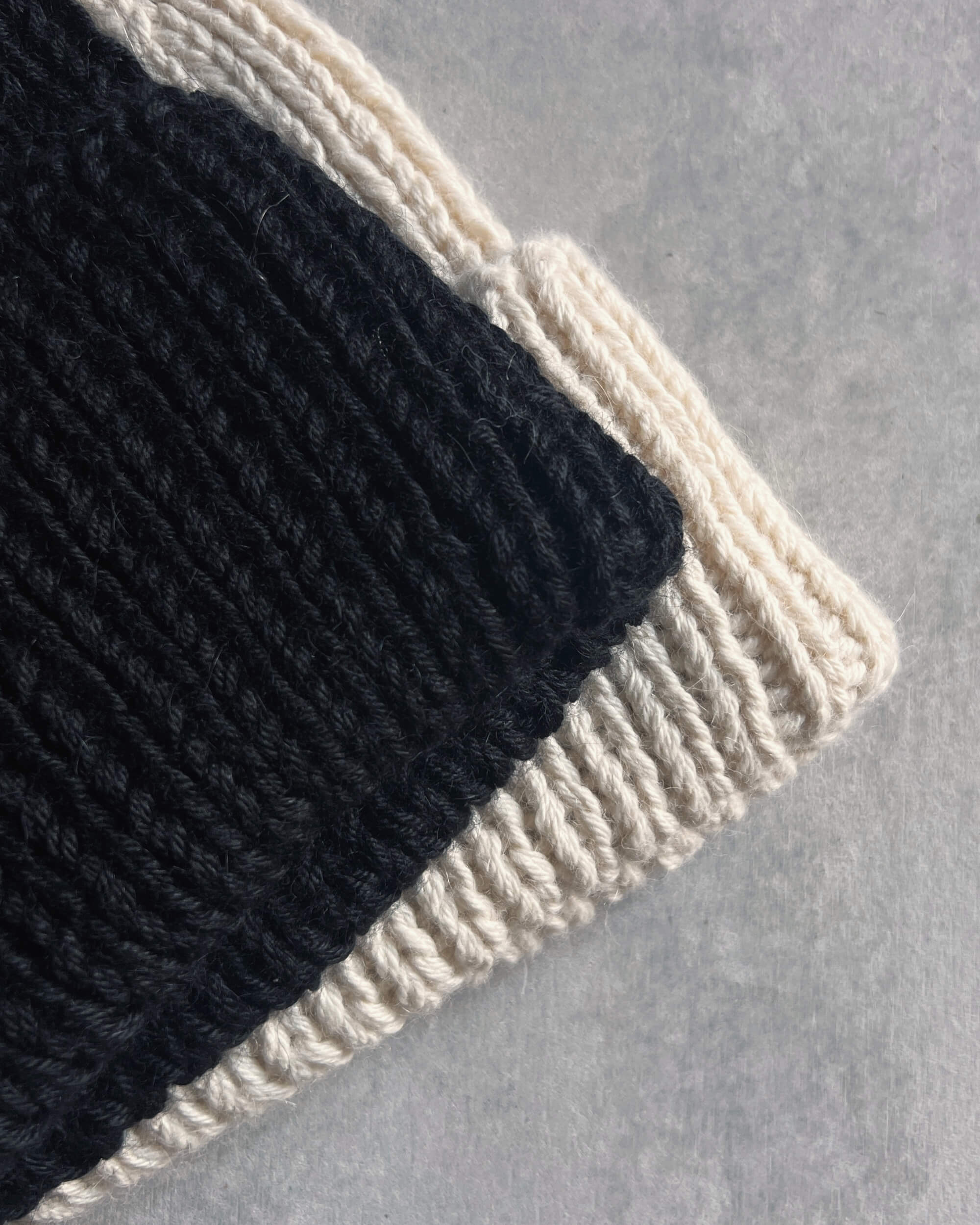 karakoram : alpaca wool ribbed beanie in carbon