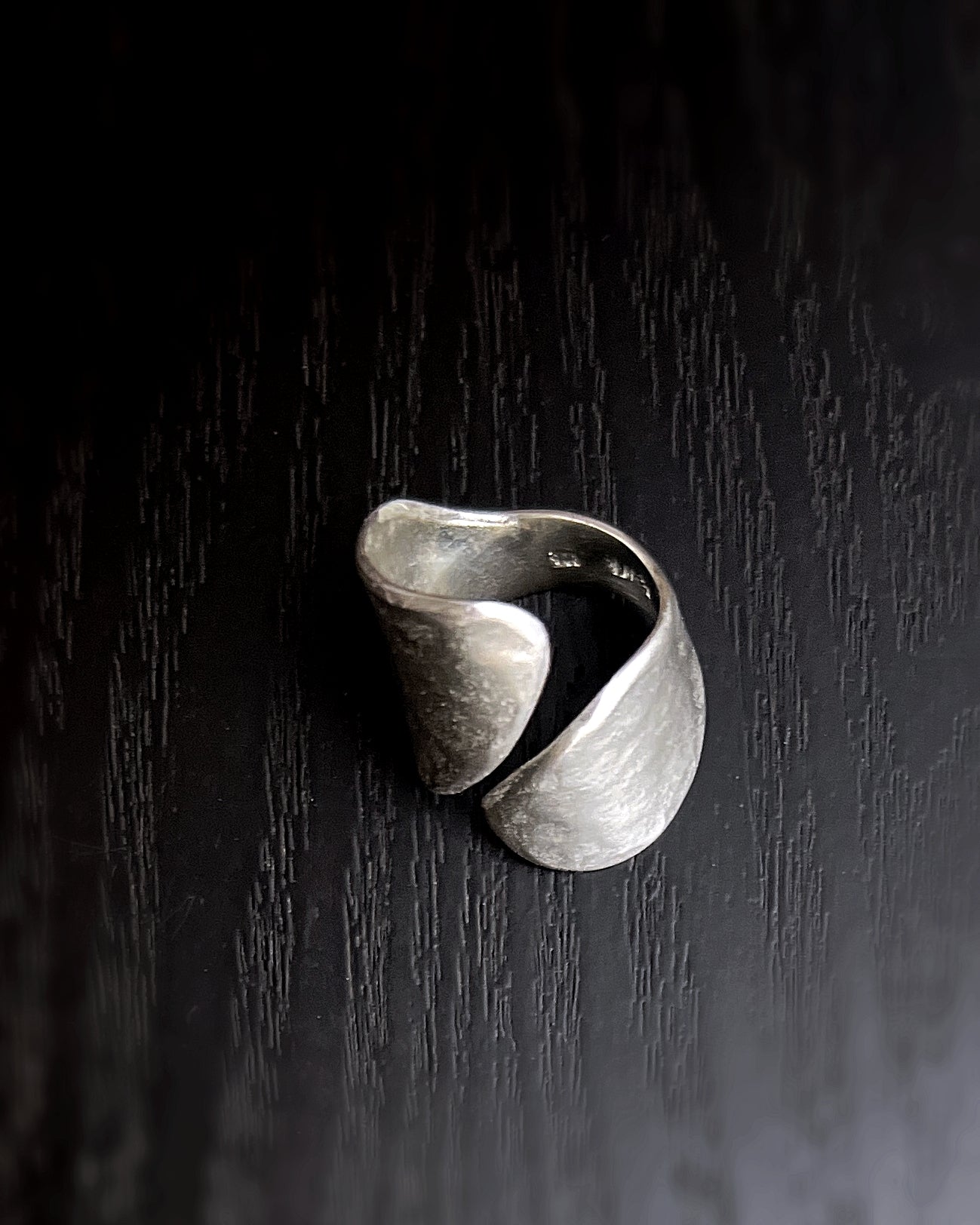 Ewa : silver curve ring