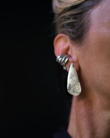 Ewa : silver pointed drop earrings