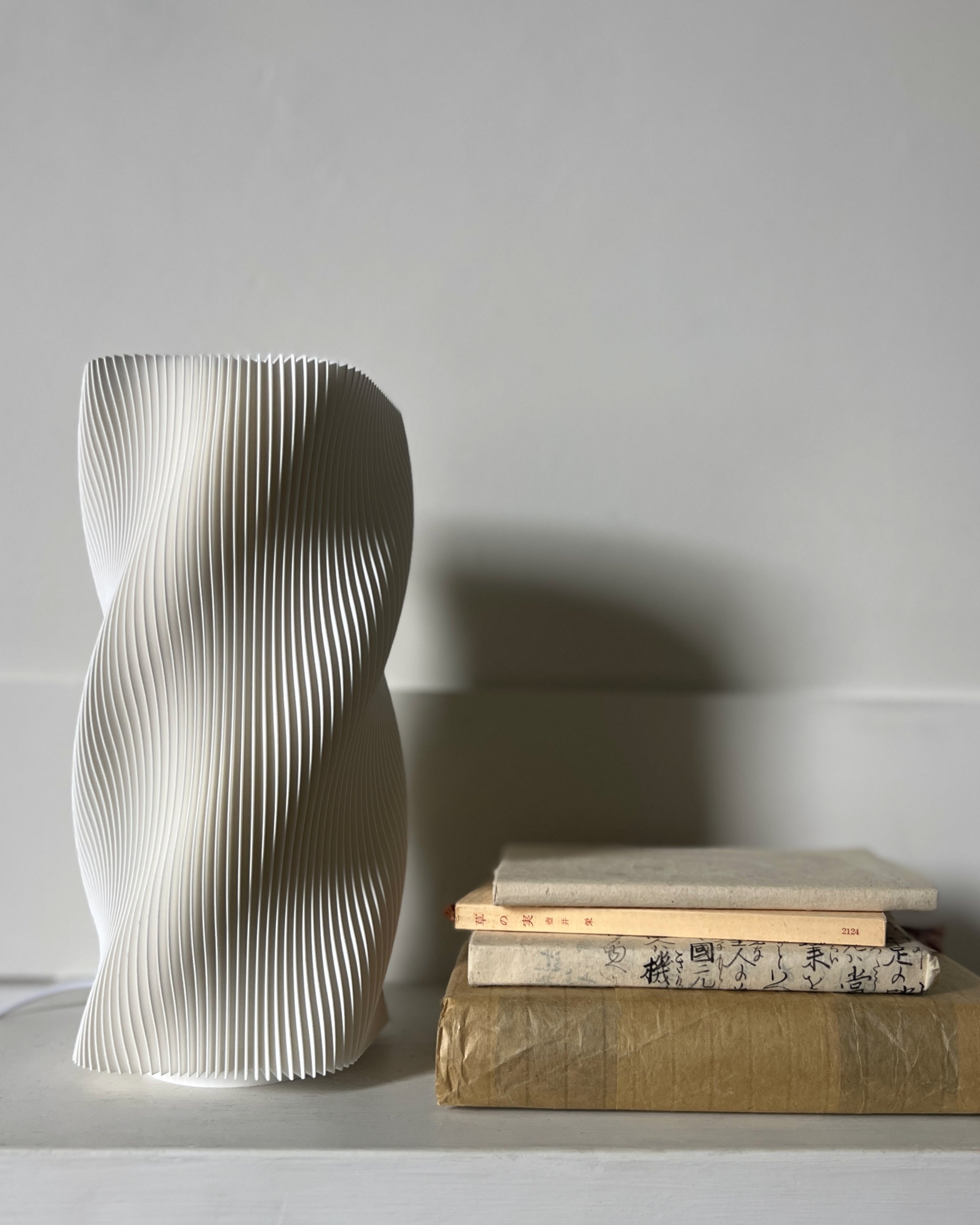 elementa : wavy table lamp