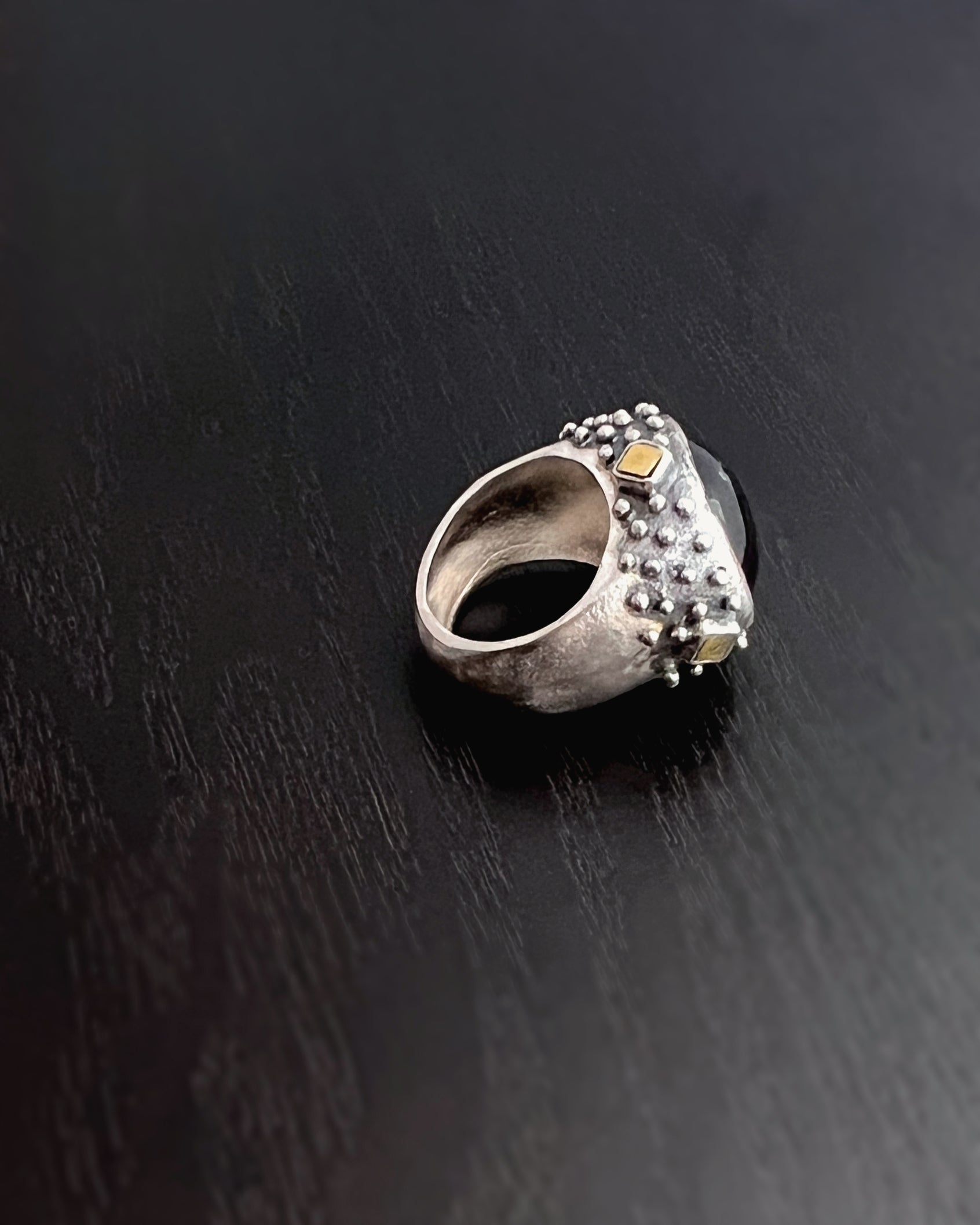 Ewa : vitu ring