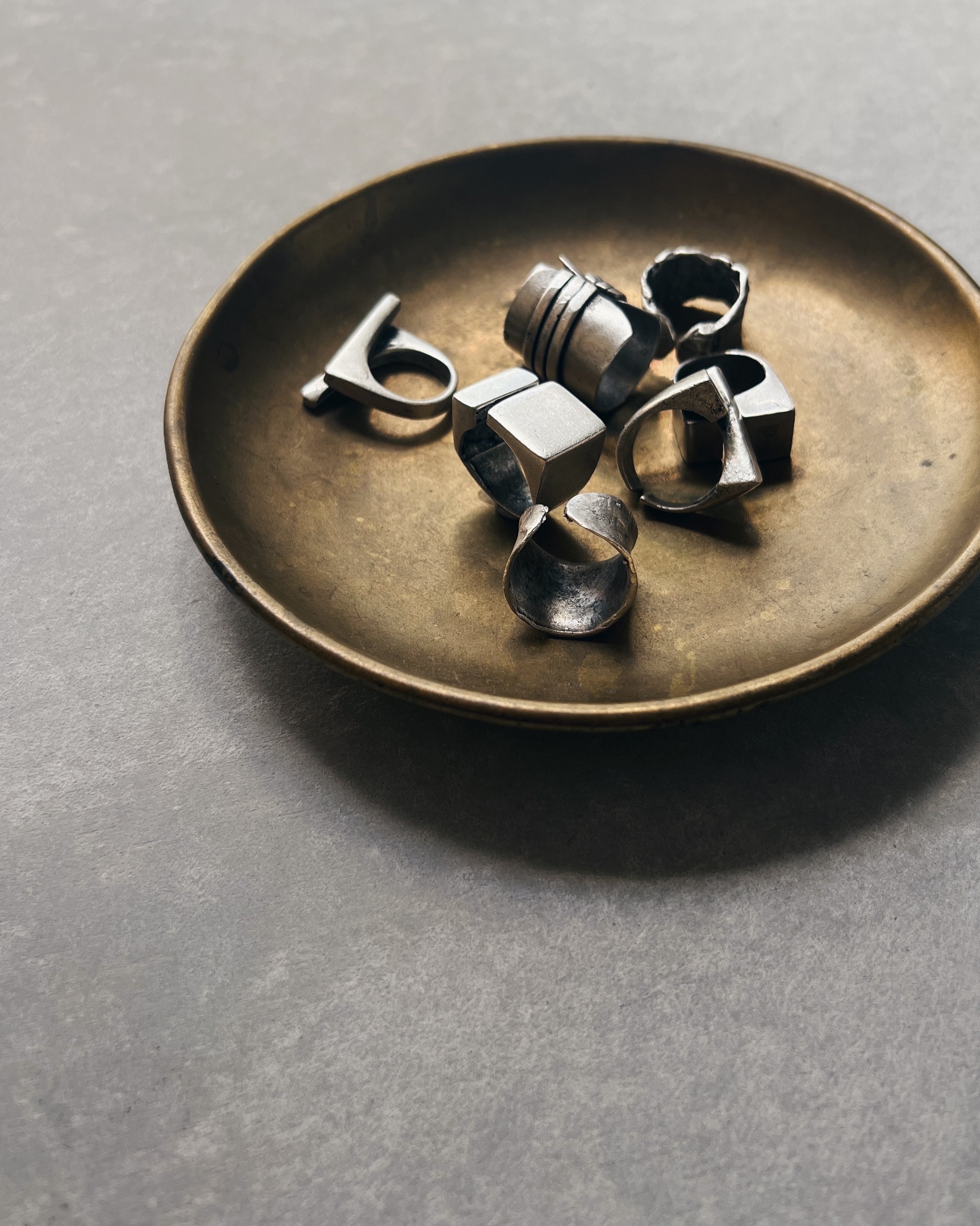Gülşah Özçelik : silver striation ring