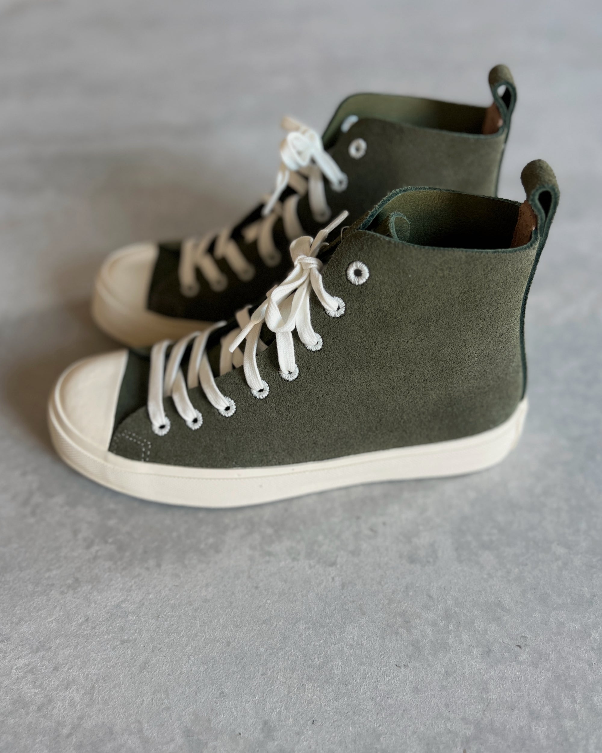 hide-base project : suede high-top shoes in khaki