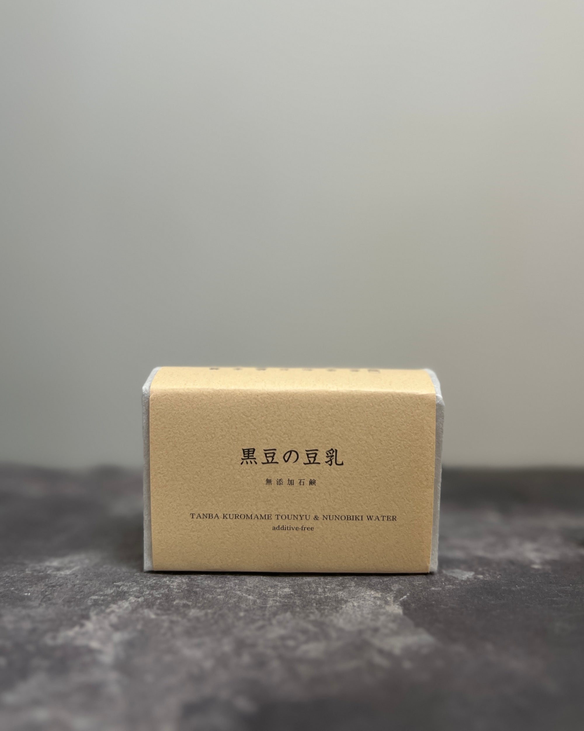Mutenka Sekken Honpo soap : black soy milk