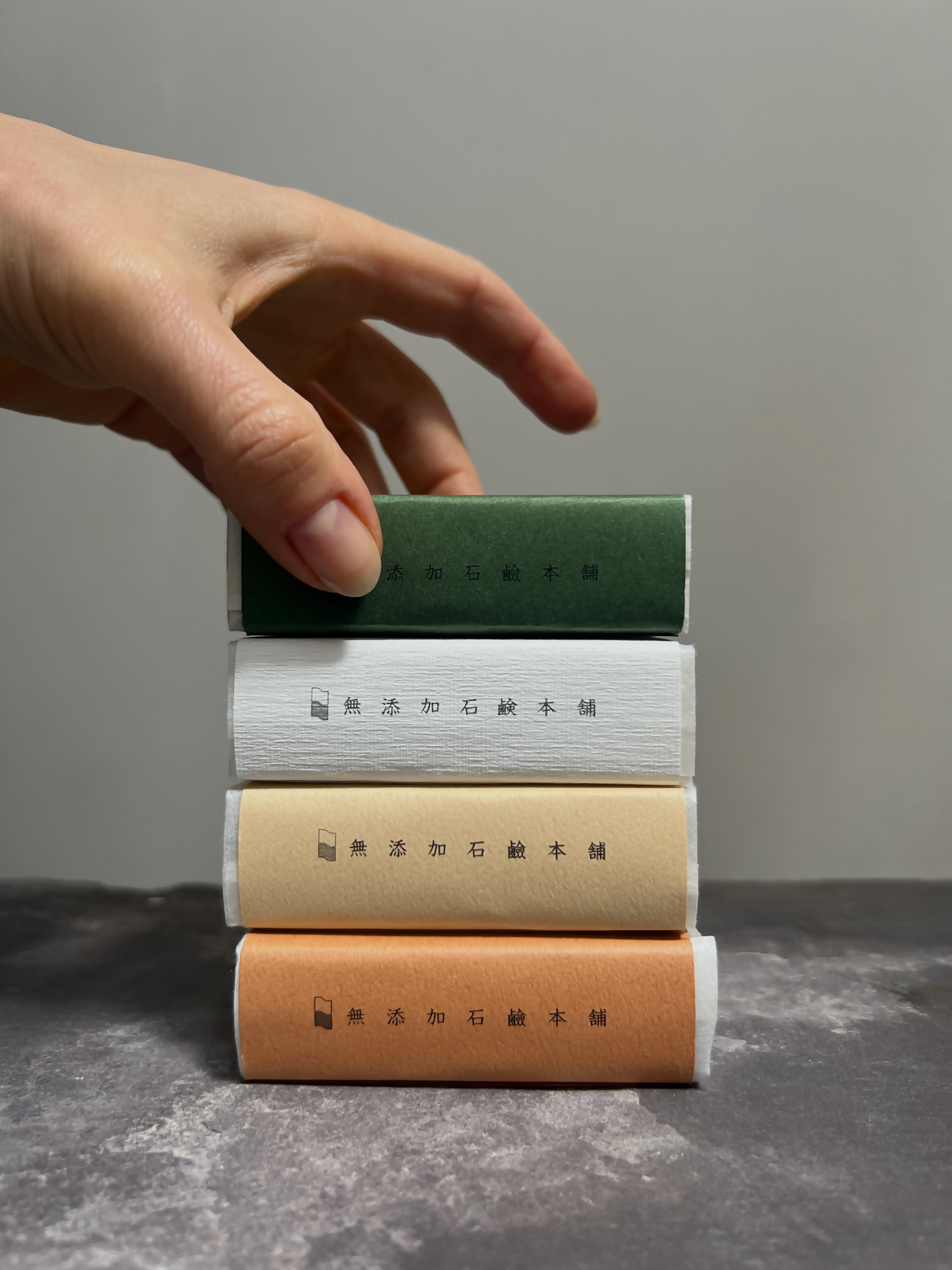 Mutenka Sekken Honpo soap : persimmon & green tea