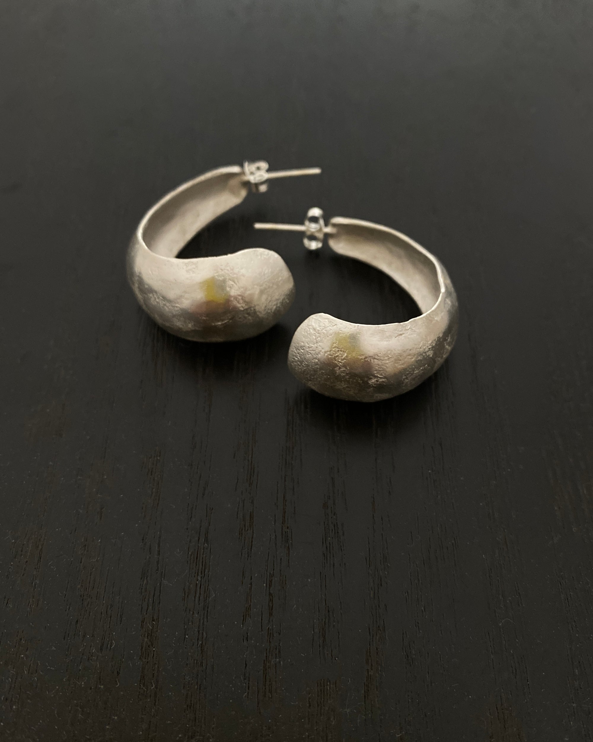 Ewa : silver nilu hoop earrings