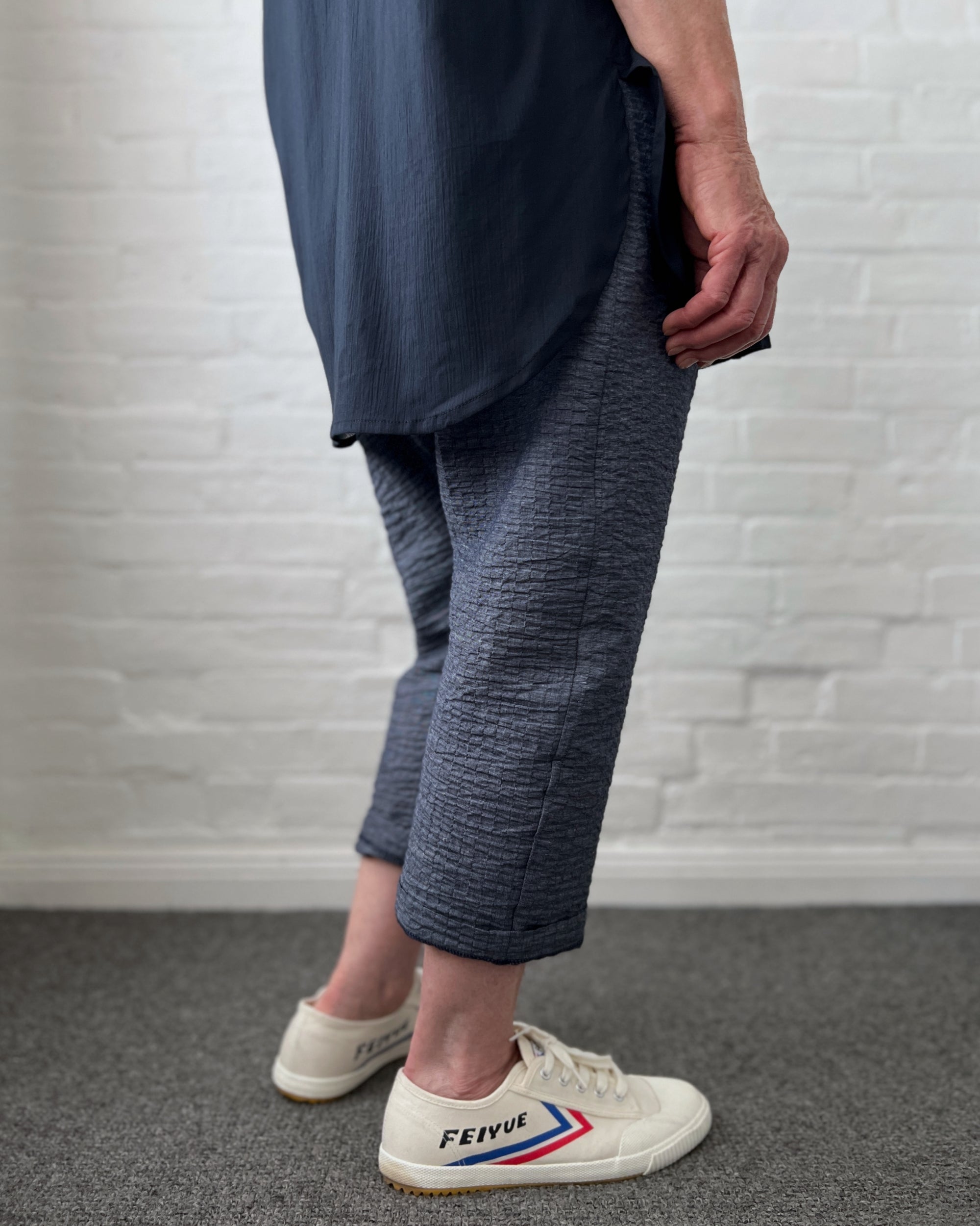 LJ struthers : textured cotton pants