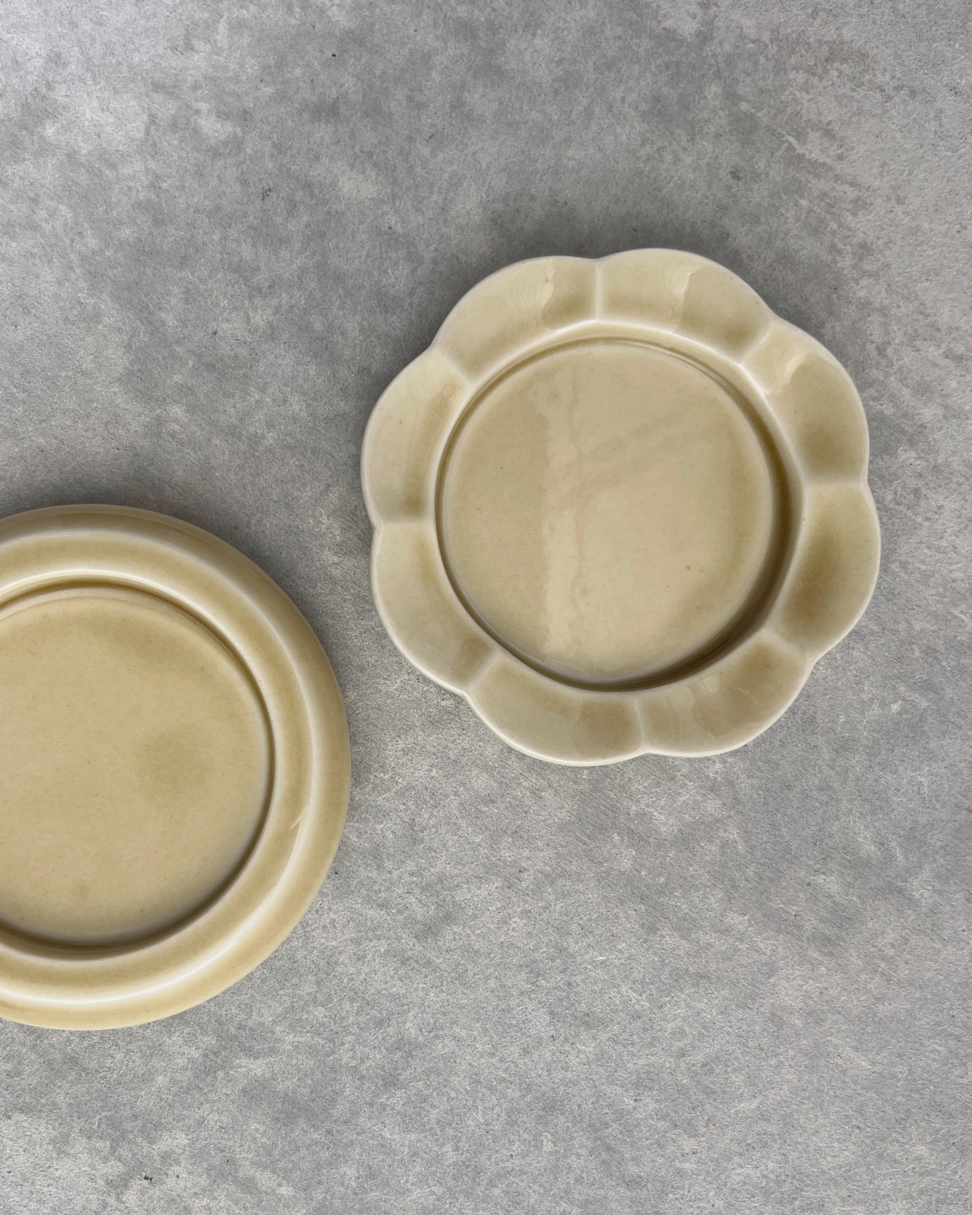 hibi : seto porcelain incense dish - sand