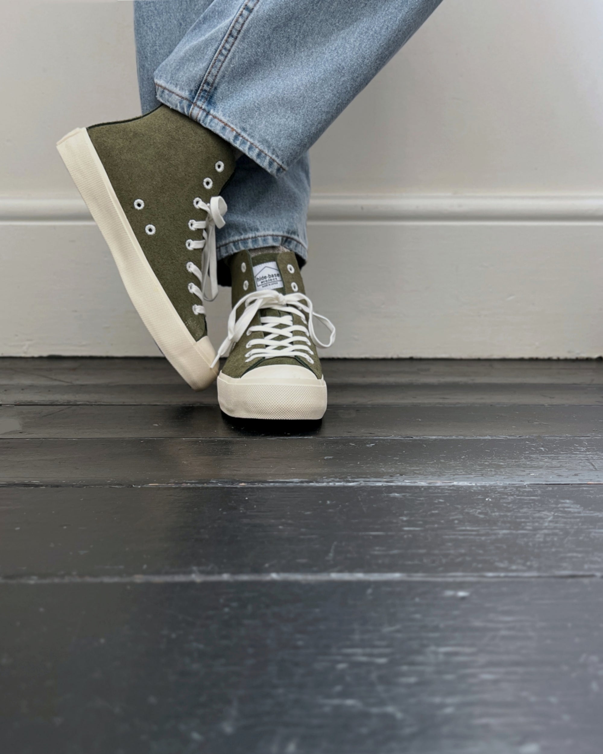 hide-base project : suede high-top shoes in khaki