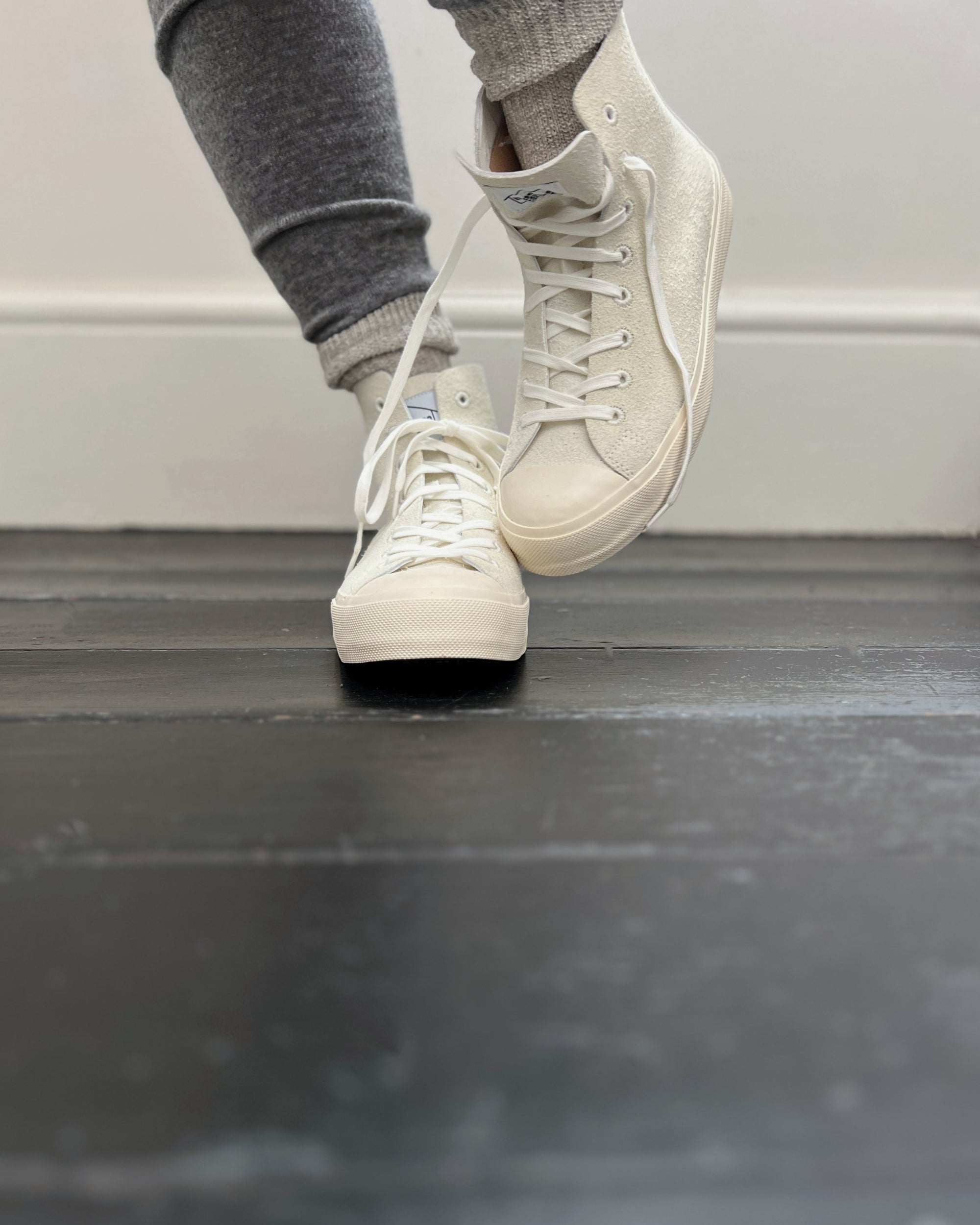 hide-base project : suede high-top shoes in white