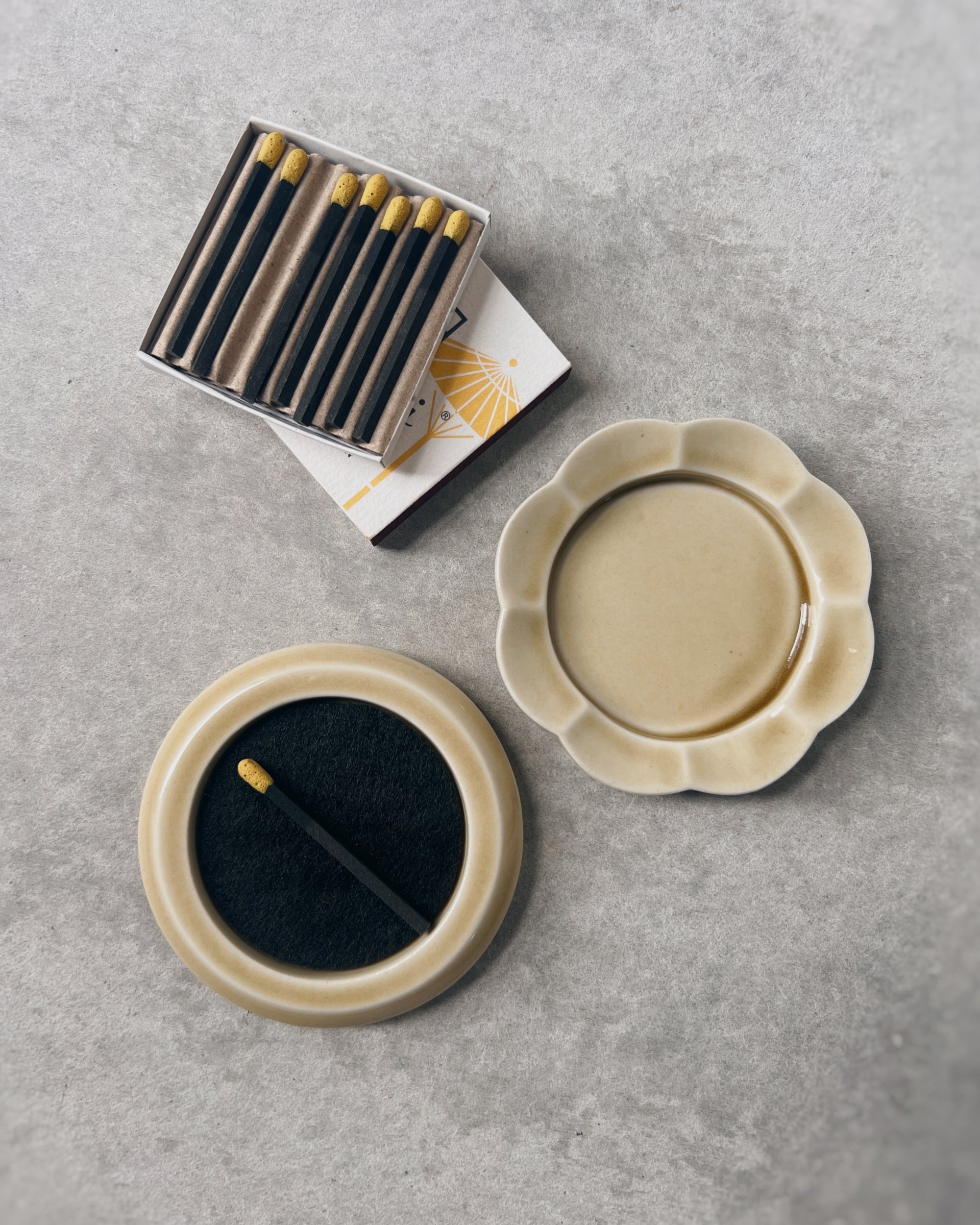 hibi : seto porcelain incense dish - sand