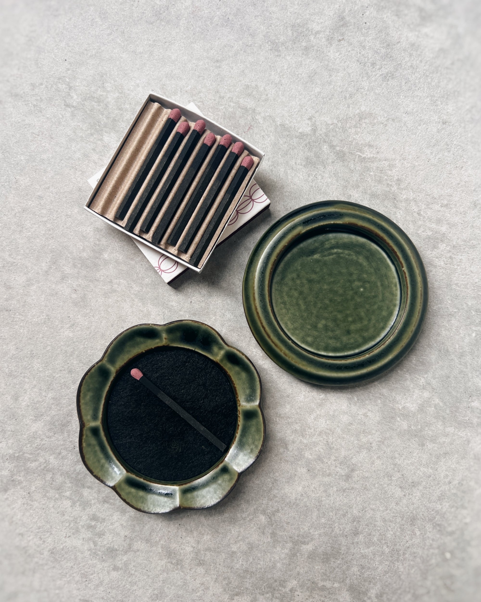 hibi : seto porcelain incense dish - moss