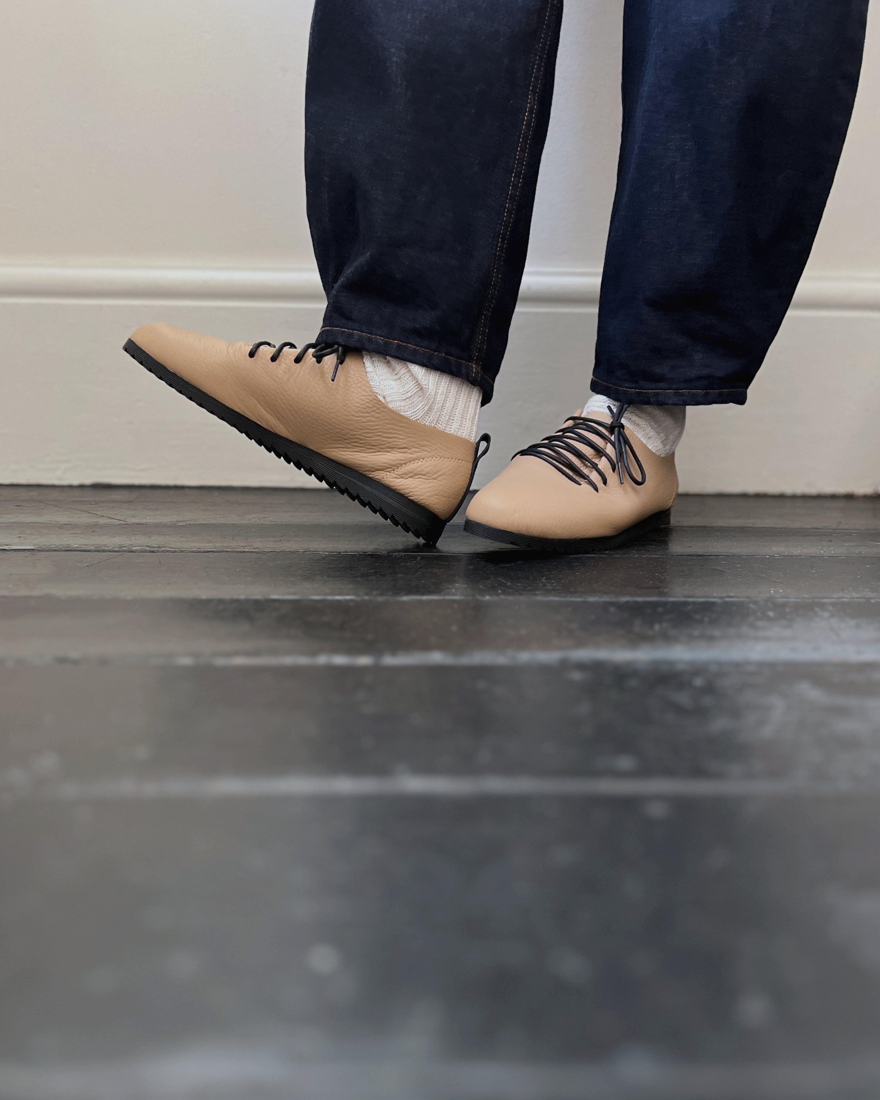 swaanarlberg : japanese leather shoes in cappuccino & carbon
