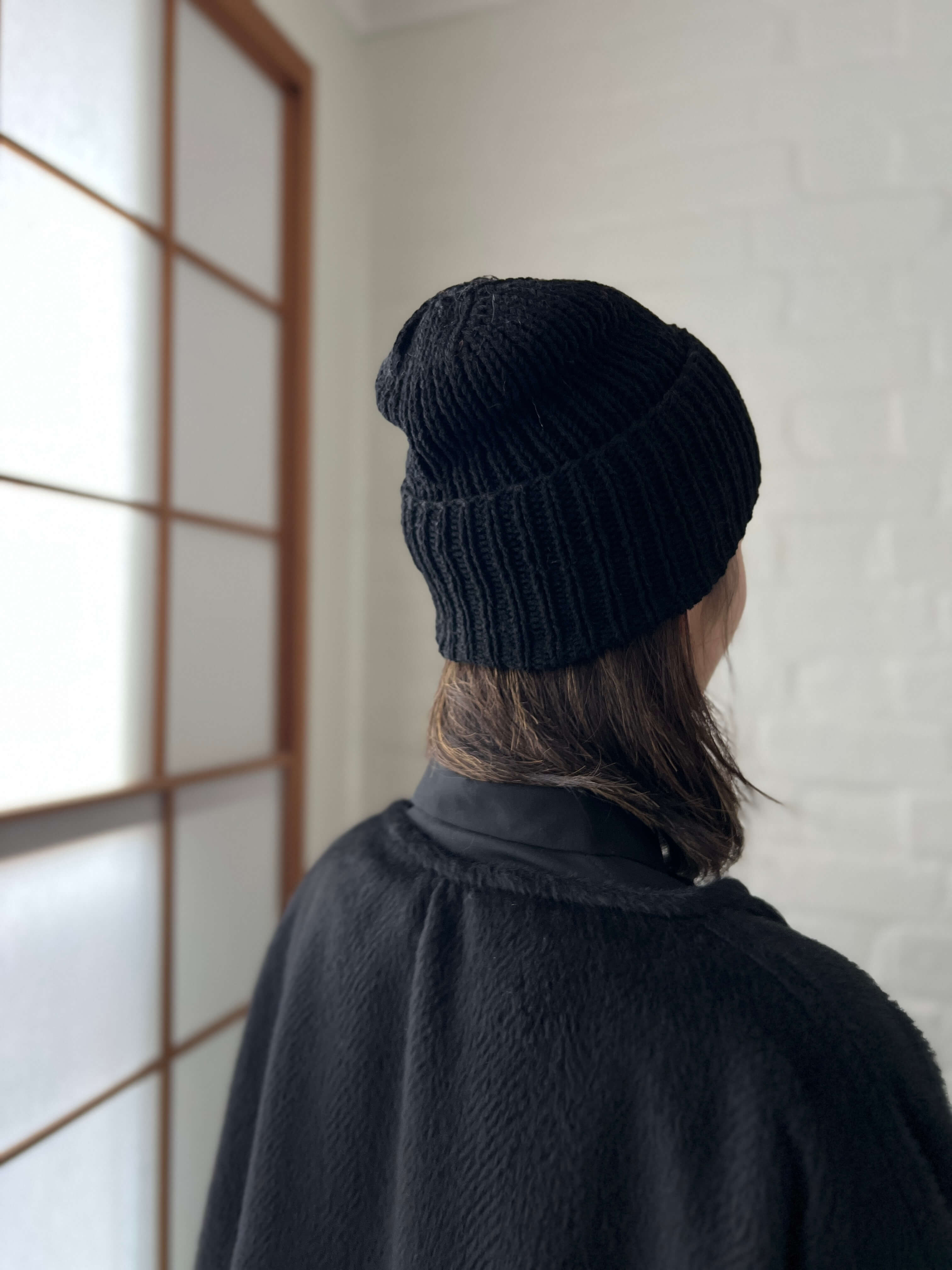 karakoram : ribbed wool beanie in carbon