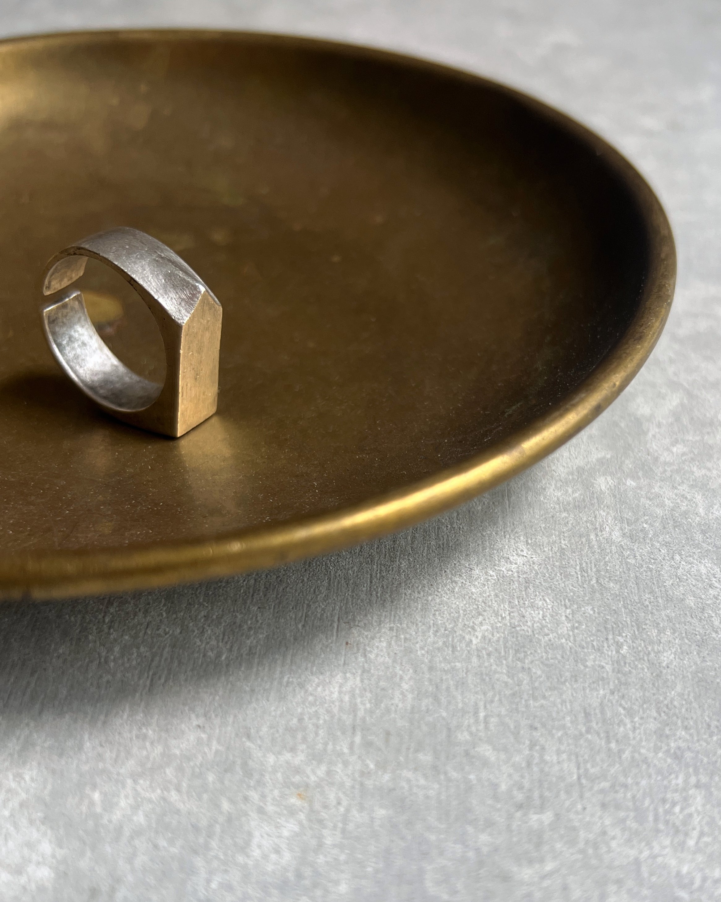 Gülşah Özçelik : silver arrow ring