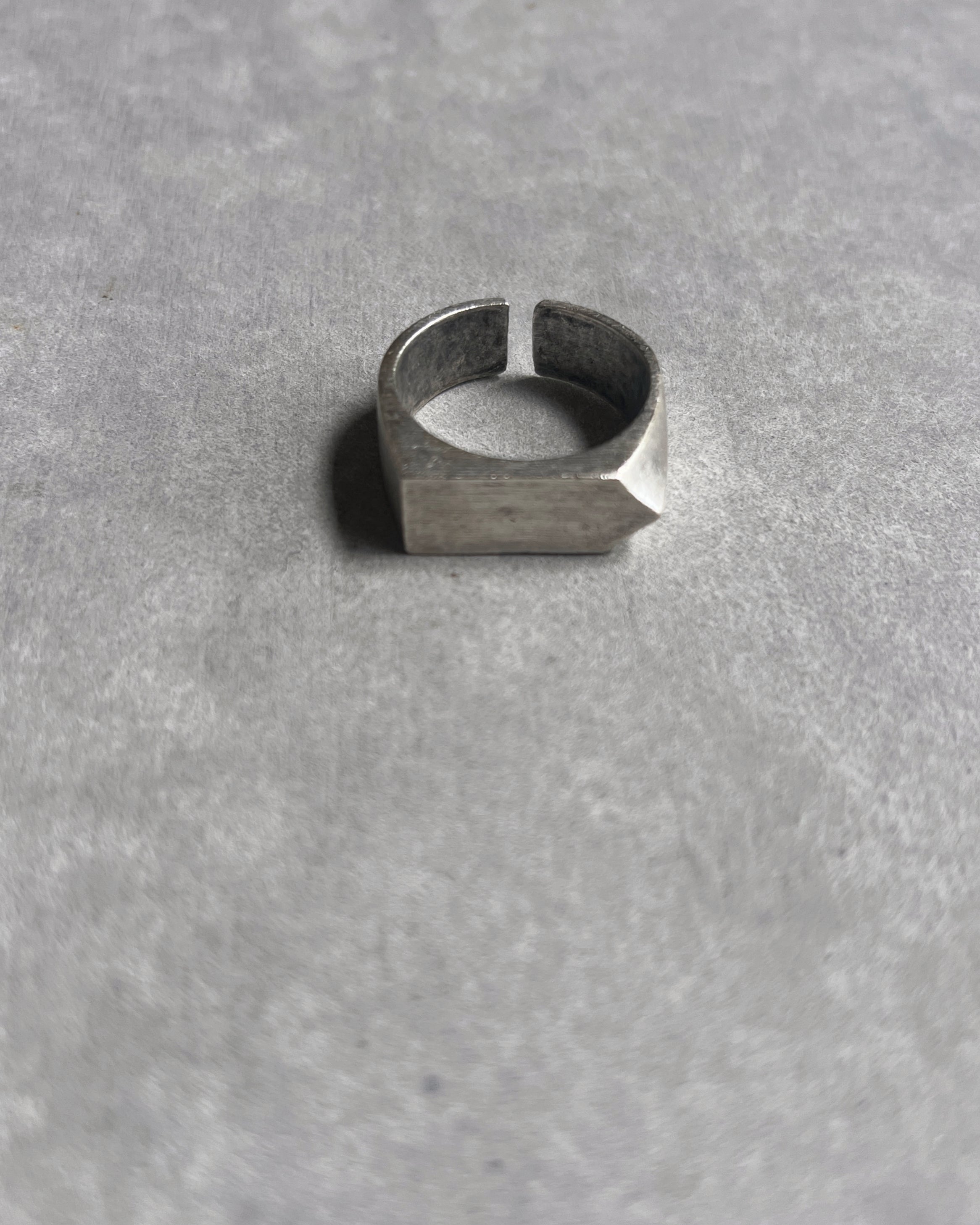 Gülşah Özçelik : silver arrow ring