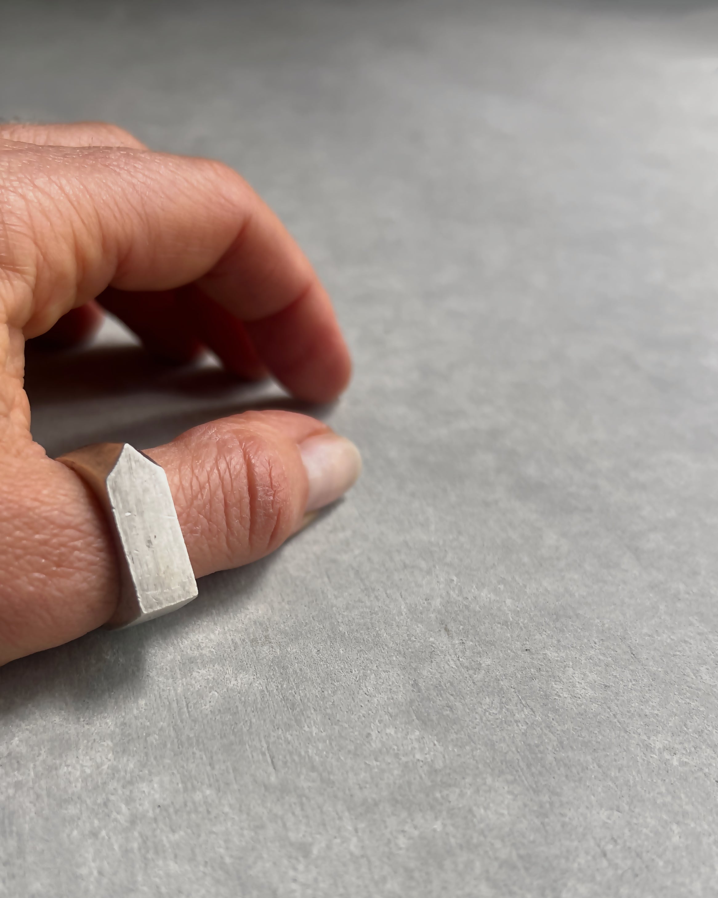 Gülşah Özçelik : silver arrow ring