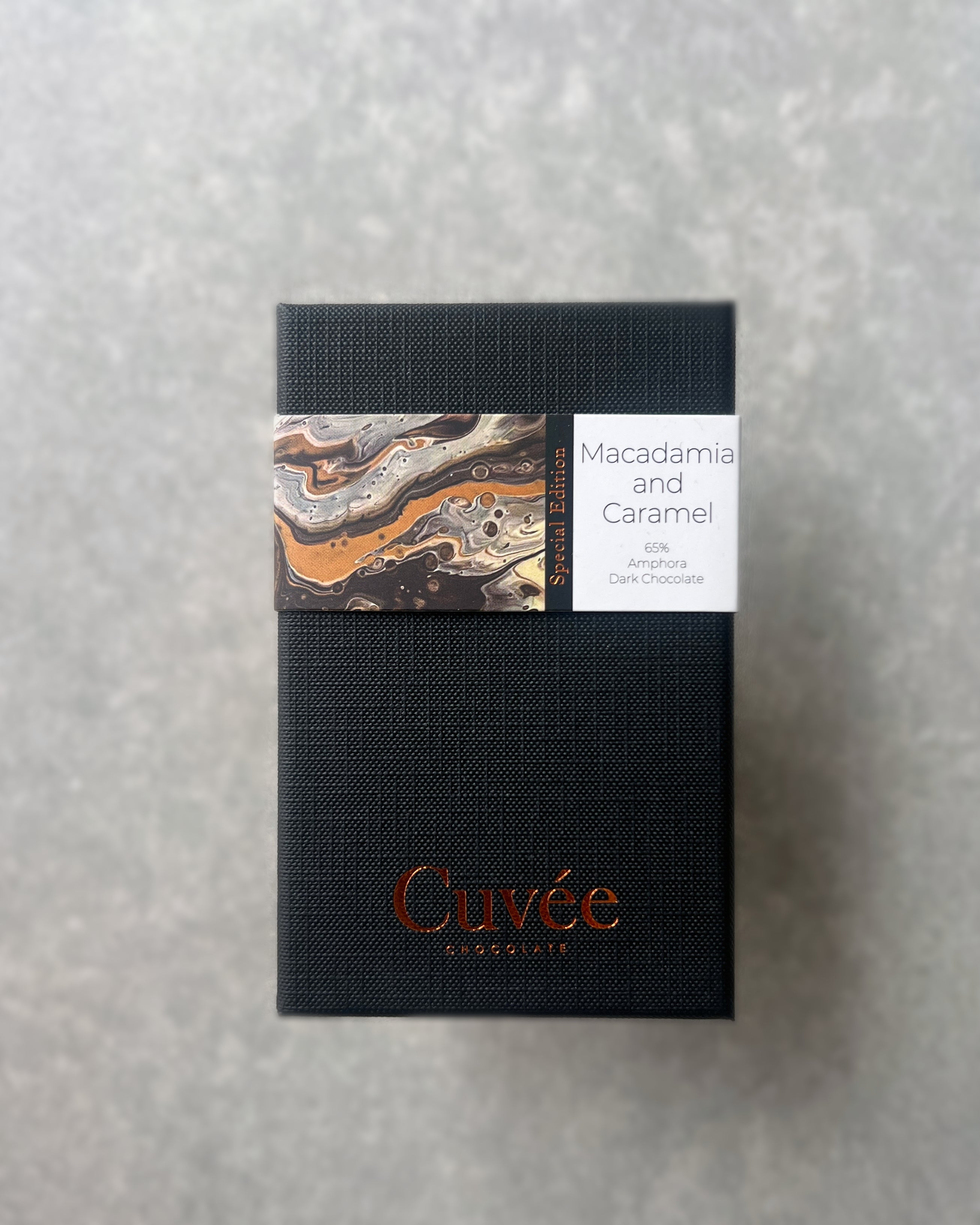 Cuvée : roasted macadamia & caramel 65% dark chocolate