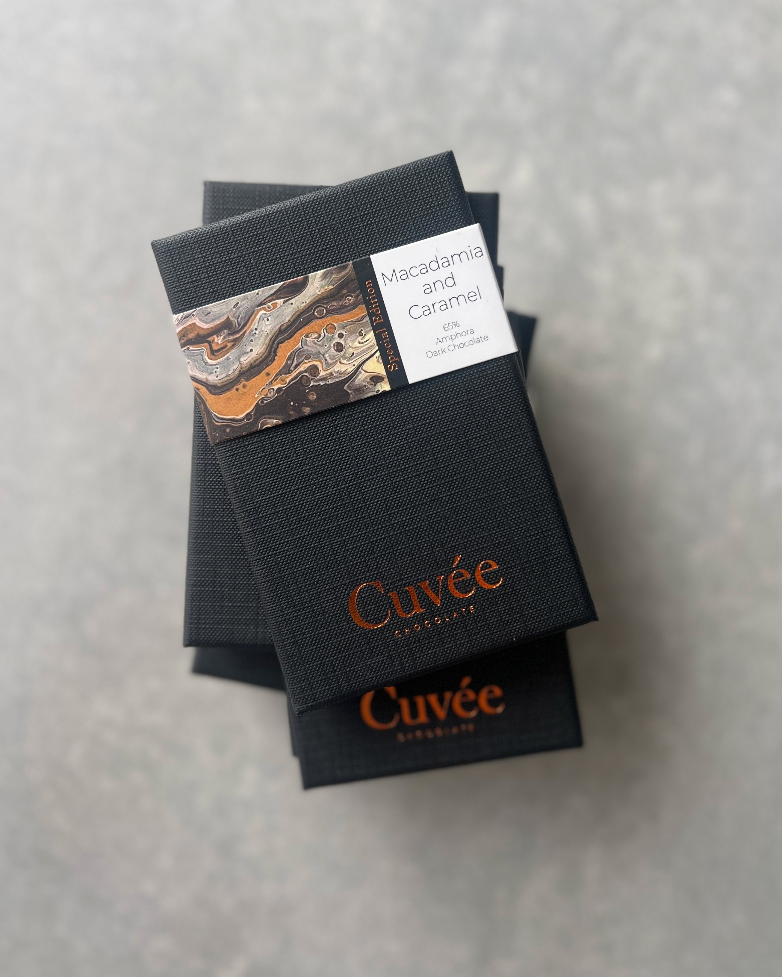 Cuvée : roasted macadamia & caramel 65% dark chocolate