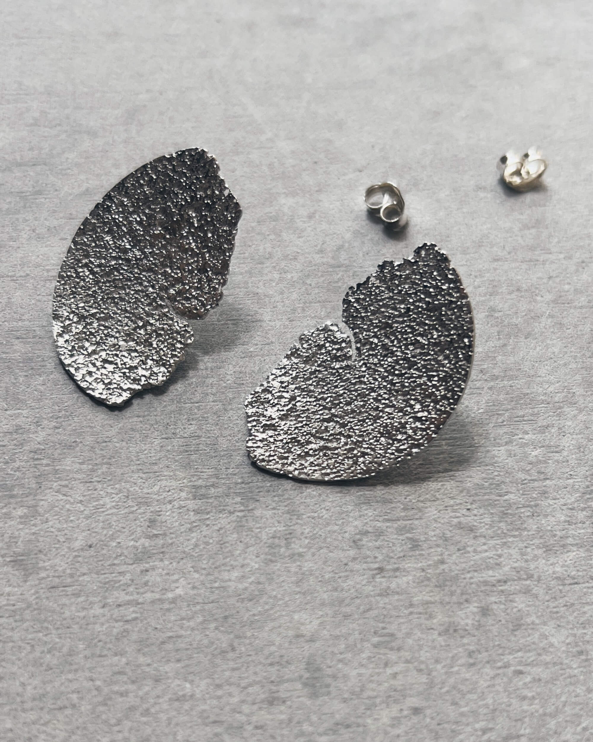 kimyajoyas : satin sand stud earrings