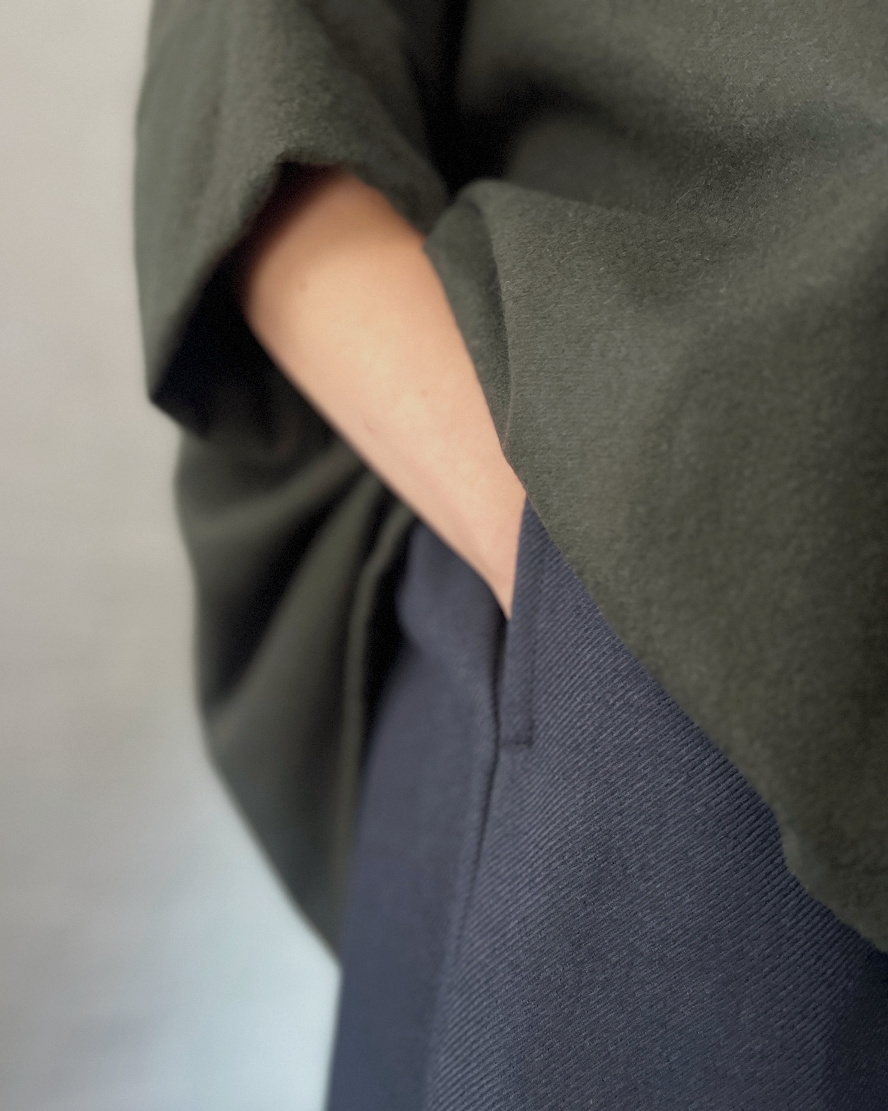 LJ struthers : light weight wool lunar smock