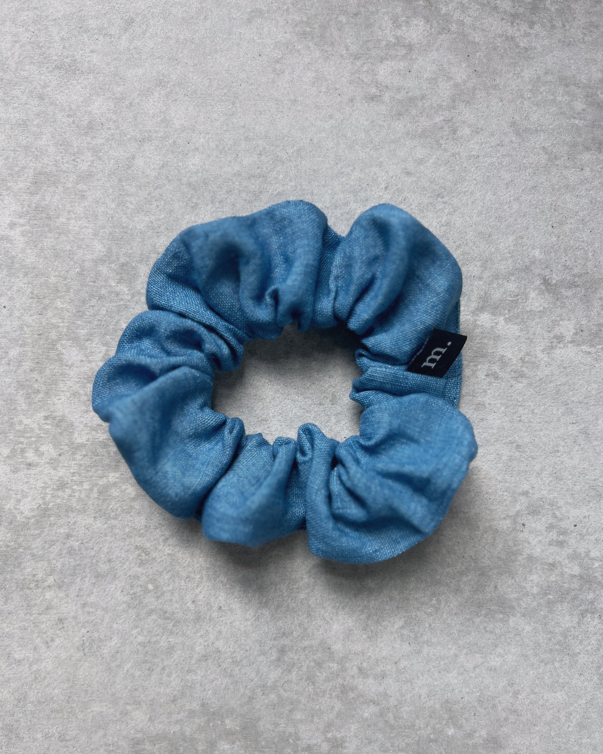 'm' for the maker : light indigo scrunchie