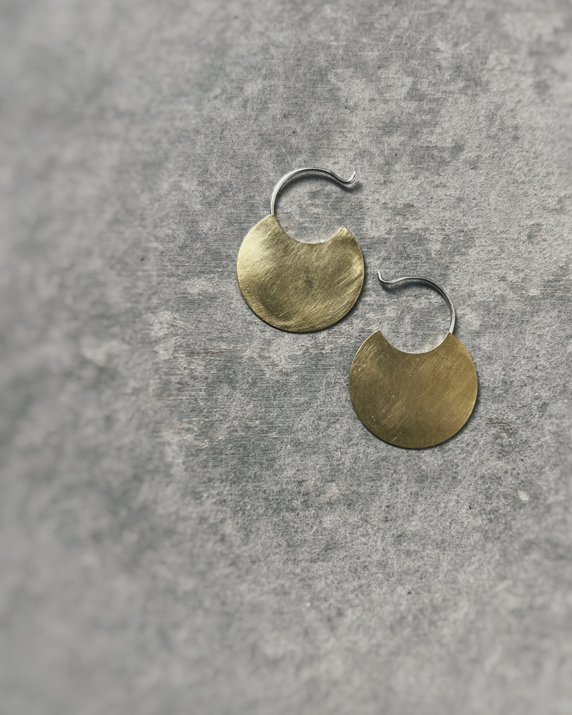 stacey vickery: medium silver & brass disc earrings