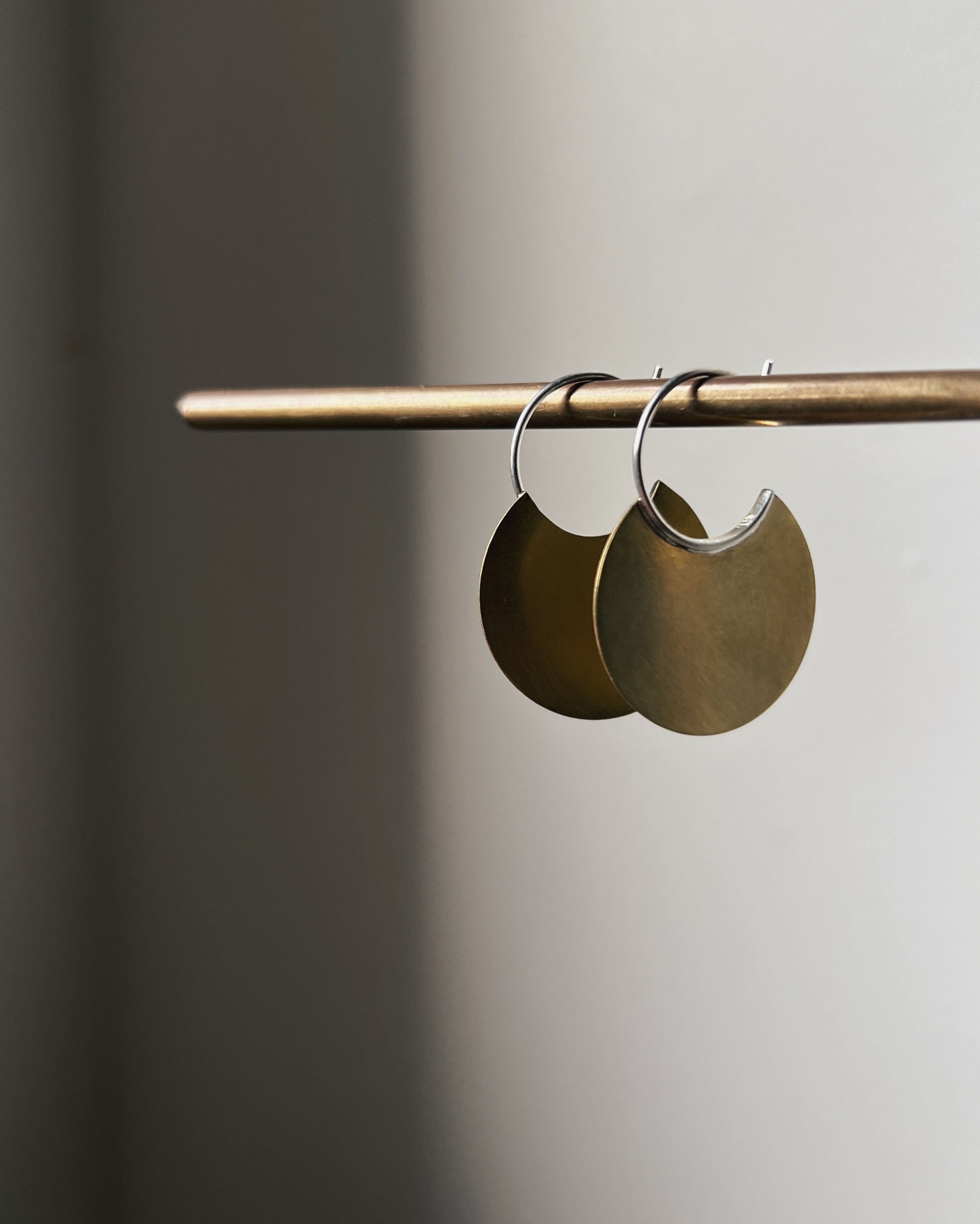 stacey vickery: medium silver & brass disc earrings