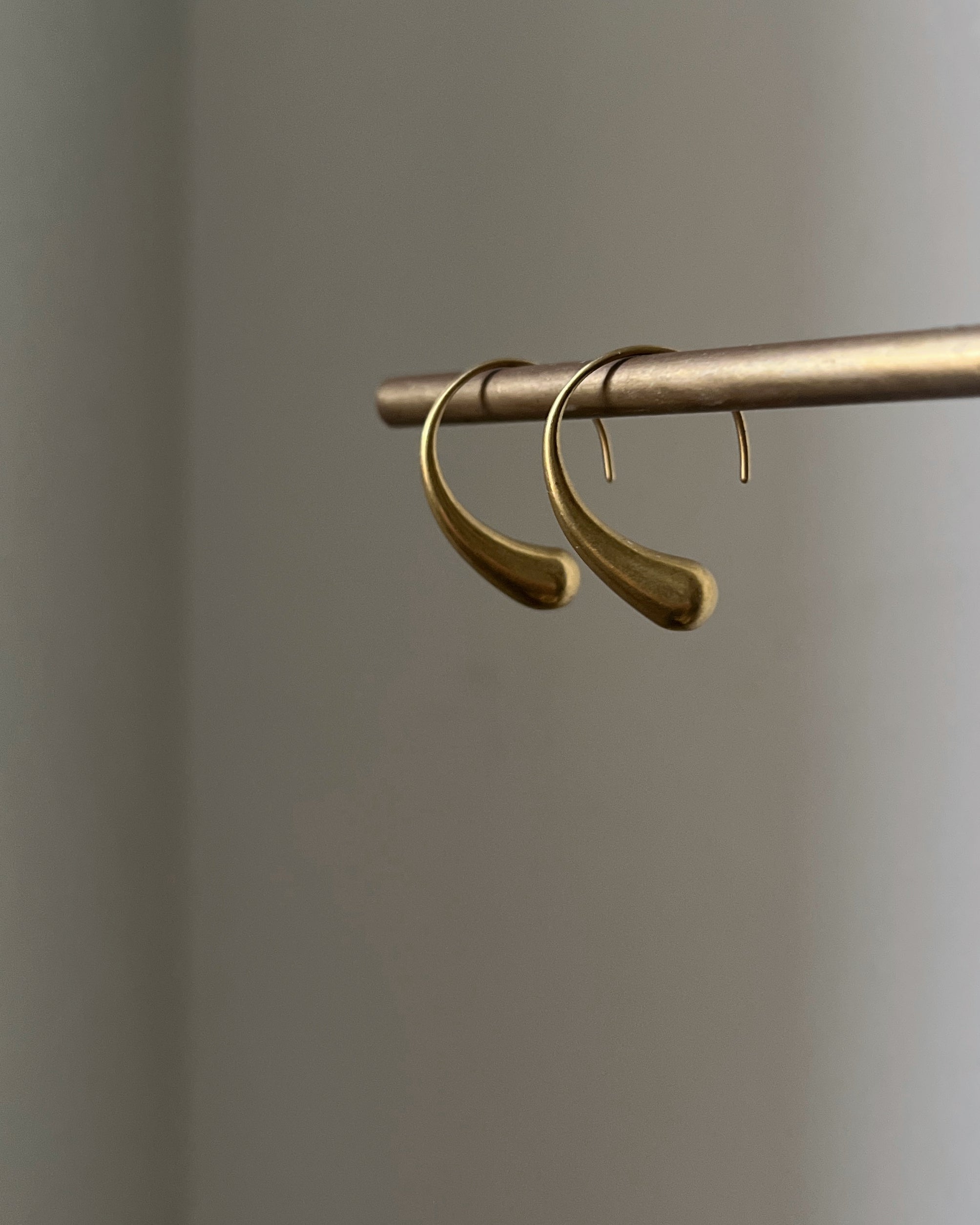 stacey vickery : teardrop hoops