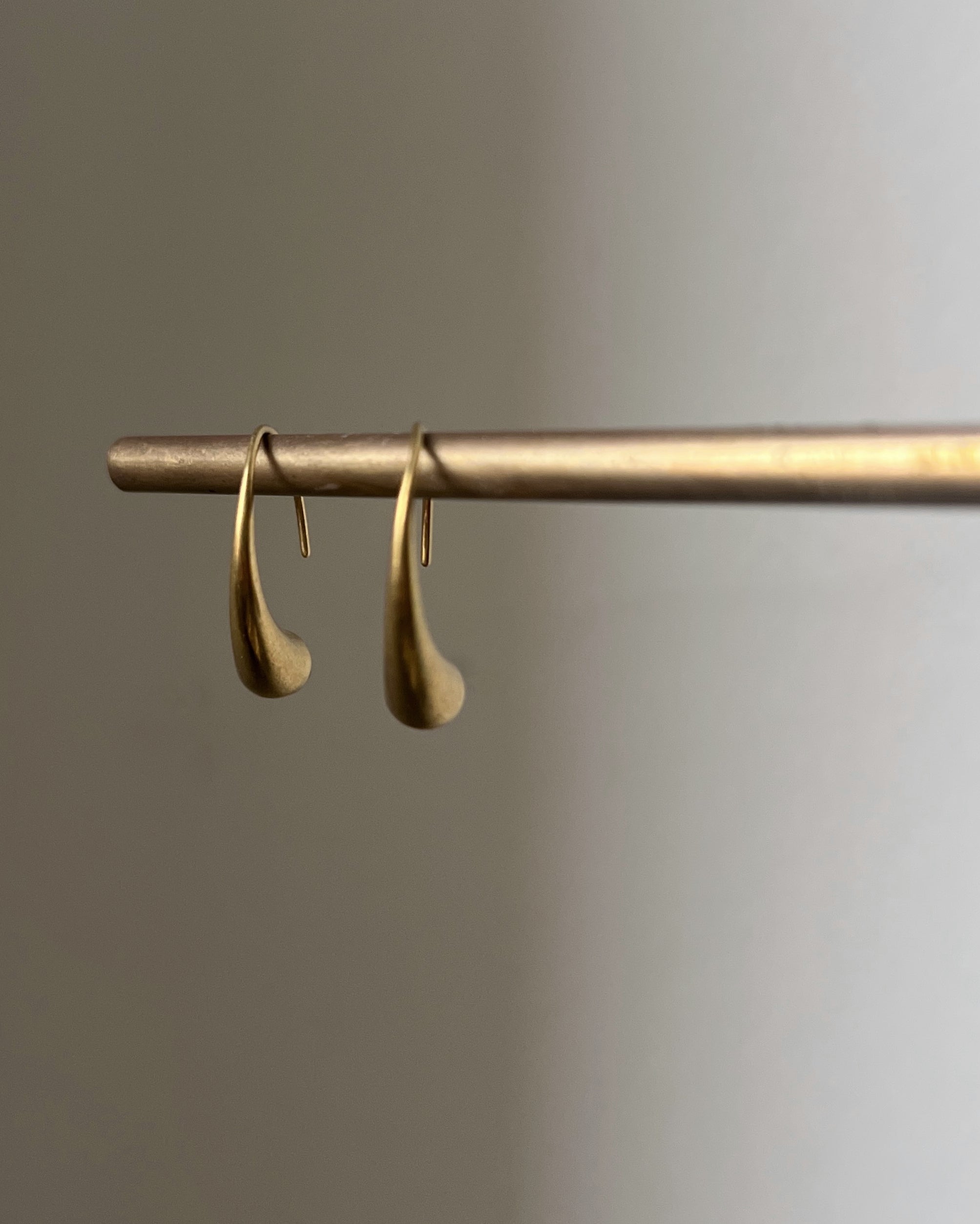stacey vickery : teardrop hoops