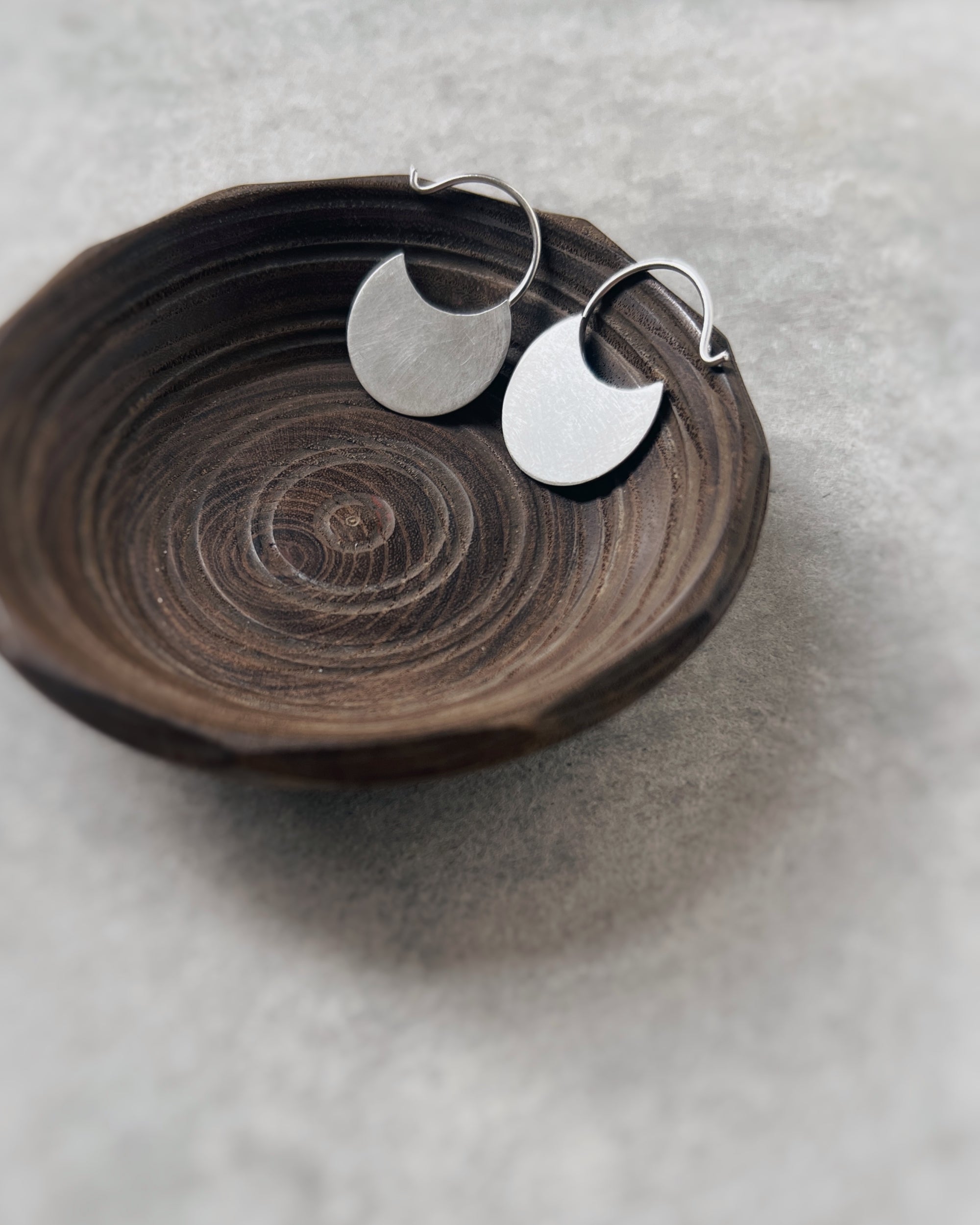 stacey vickery : small silver disc earrings