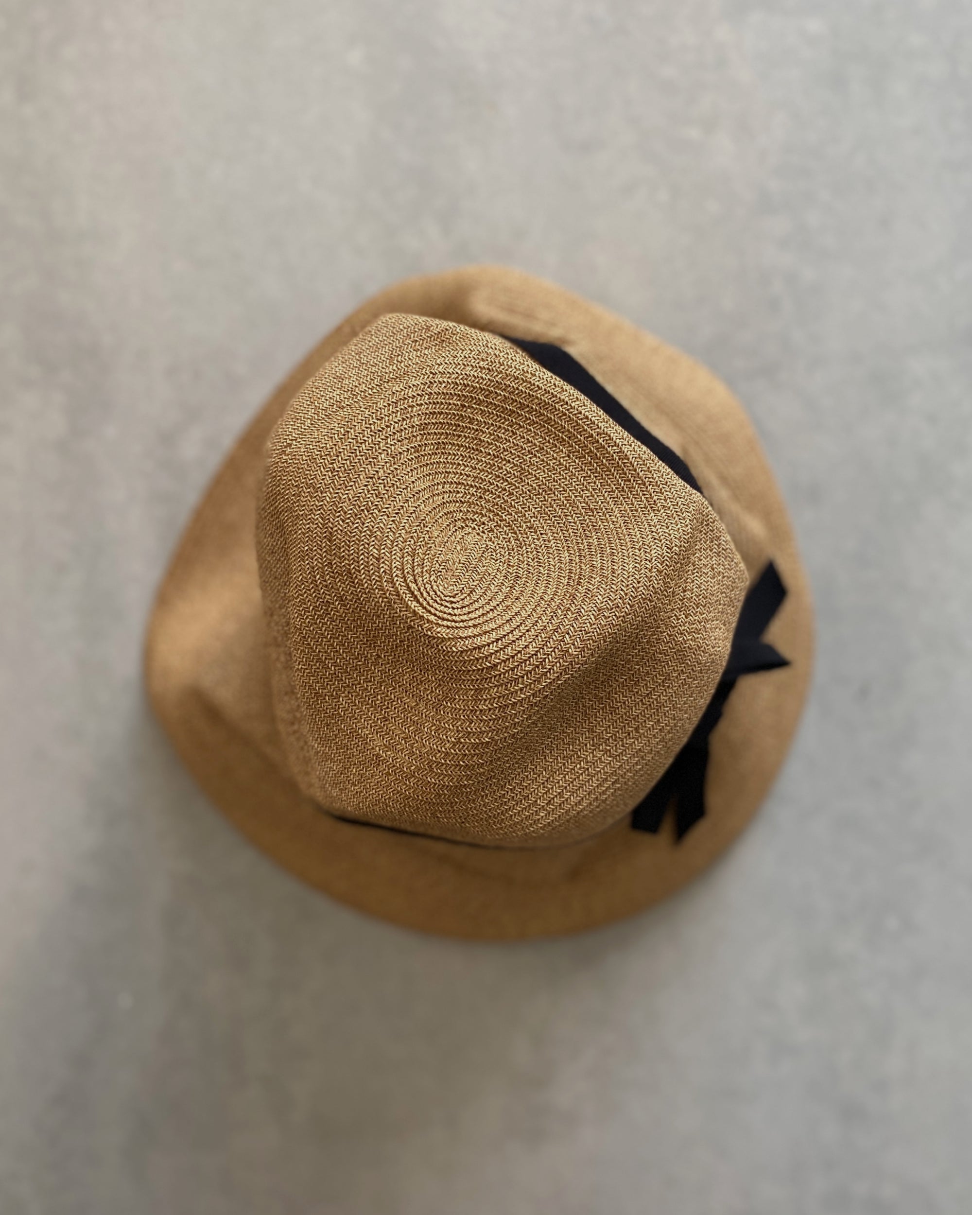 mature ha : boxed hat in barley with carbon ribbon
