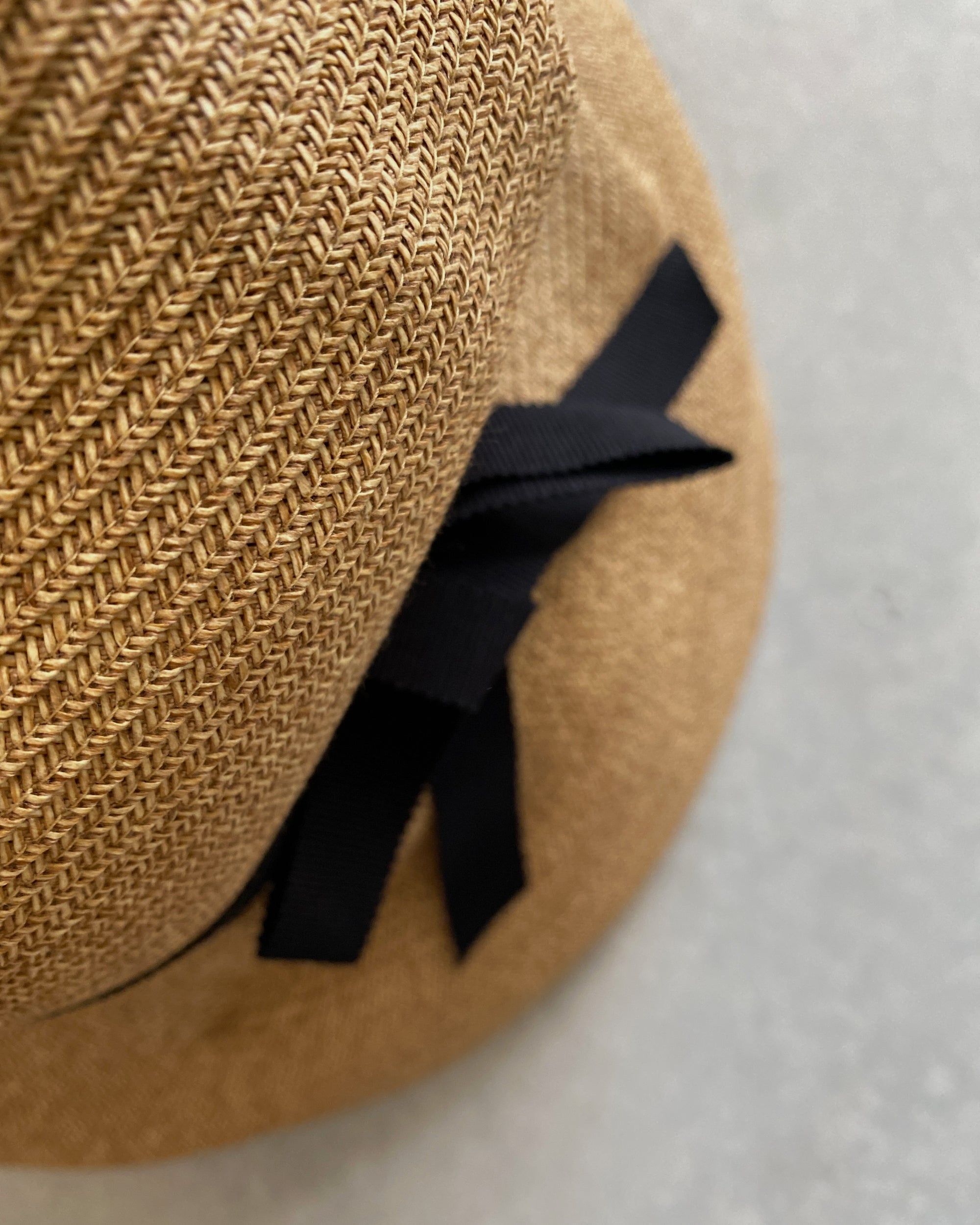 mature ha : boxed hat in barley with carbon ribbon
