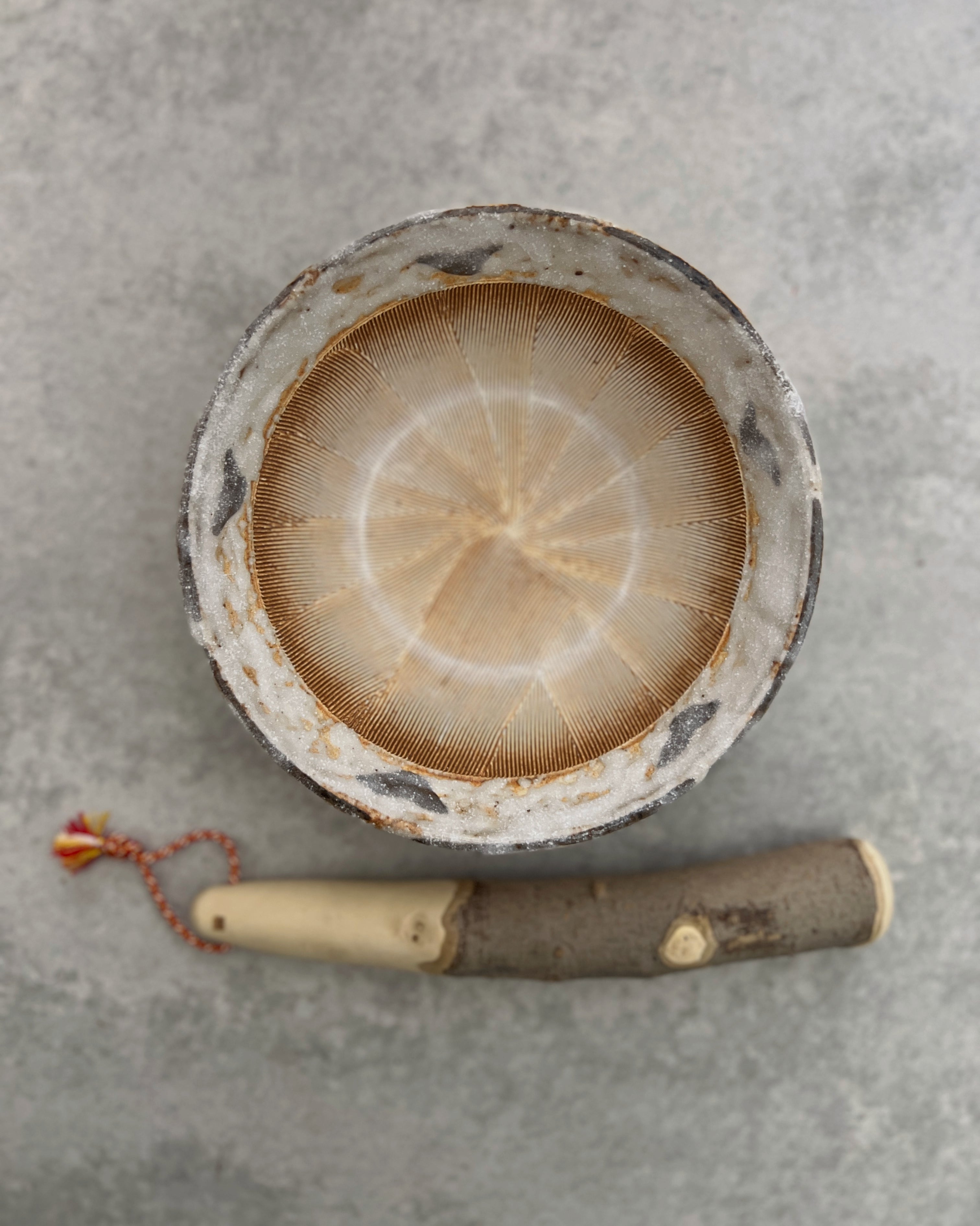 OUJIGAMA : mortar & pestle