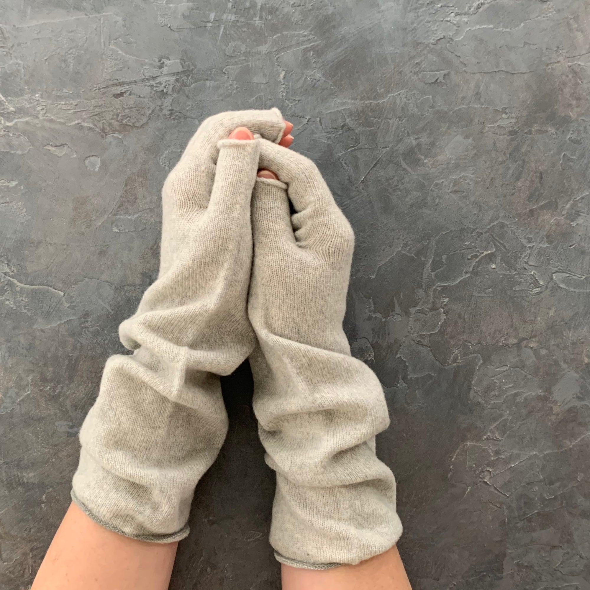 nishiguchi kutsushita : merino wool fingerless gloves