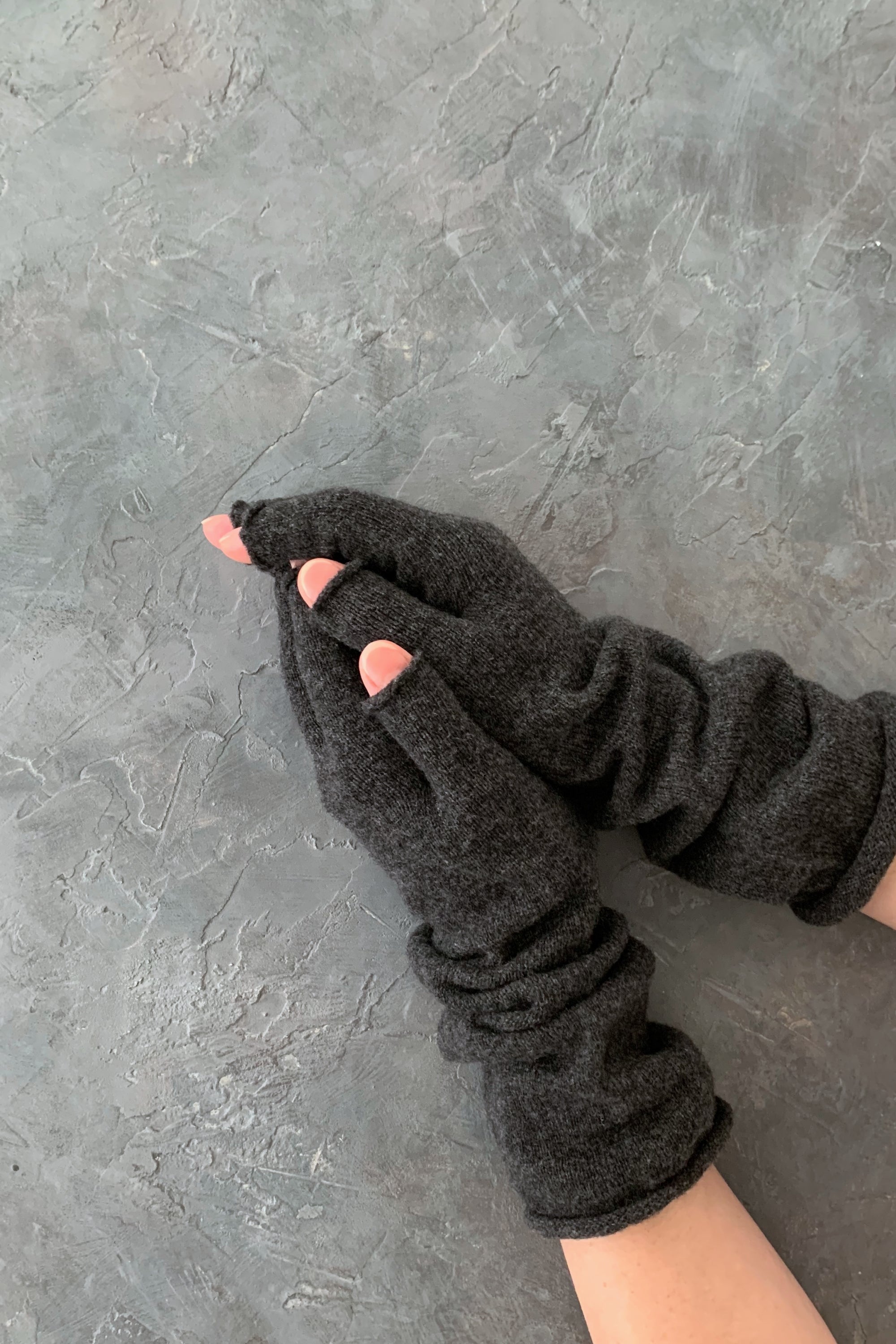 nishiguchi kutsushita : merino wool fingerless gloves