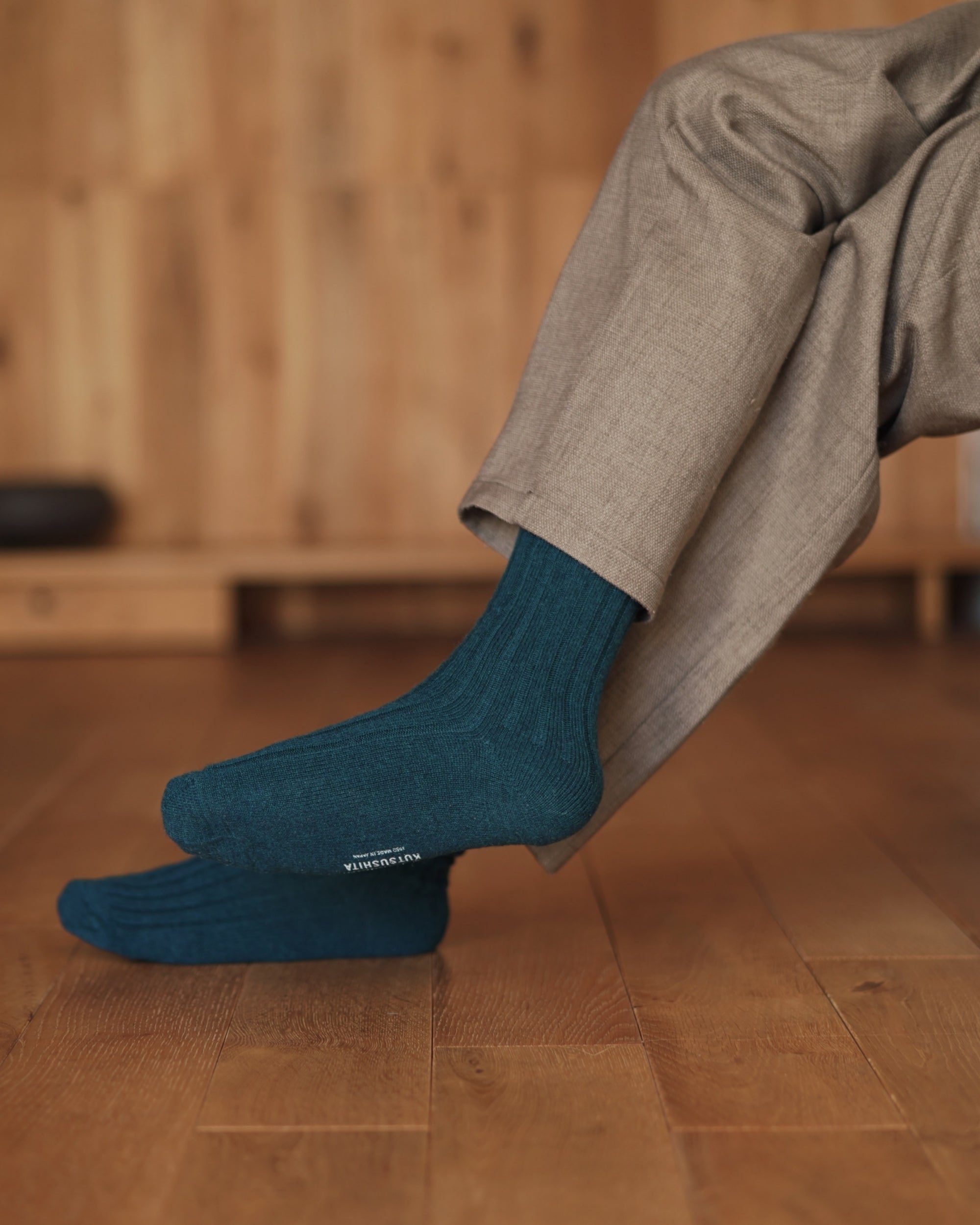 nishiguchi kutsushita : praha cashmere ribbed socks