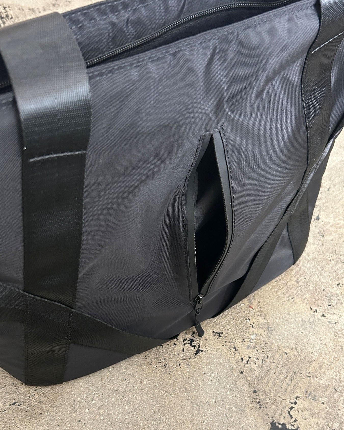 NoiR : shoulder tote bag