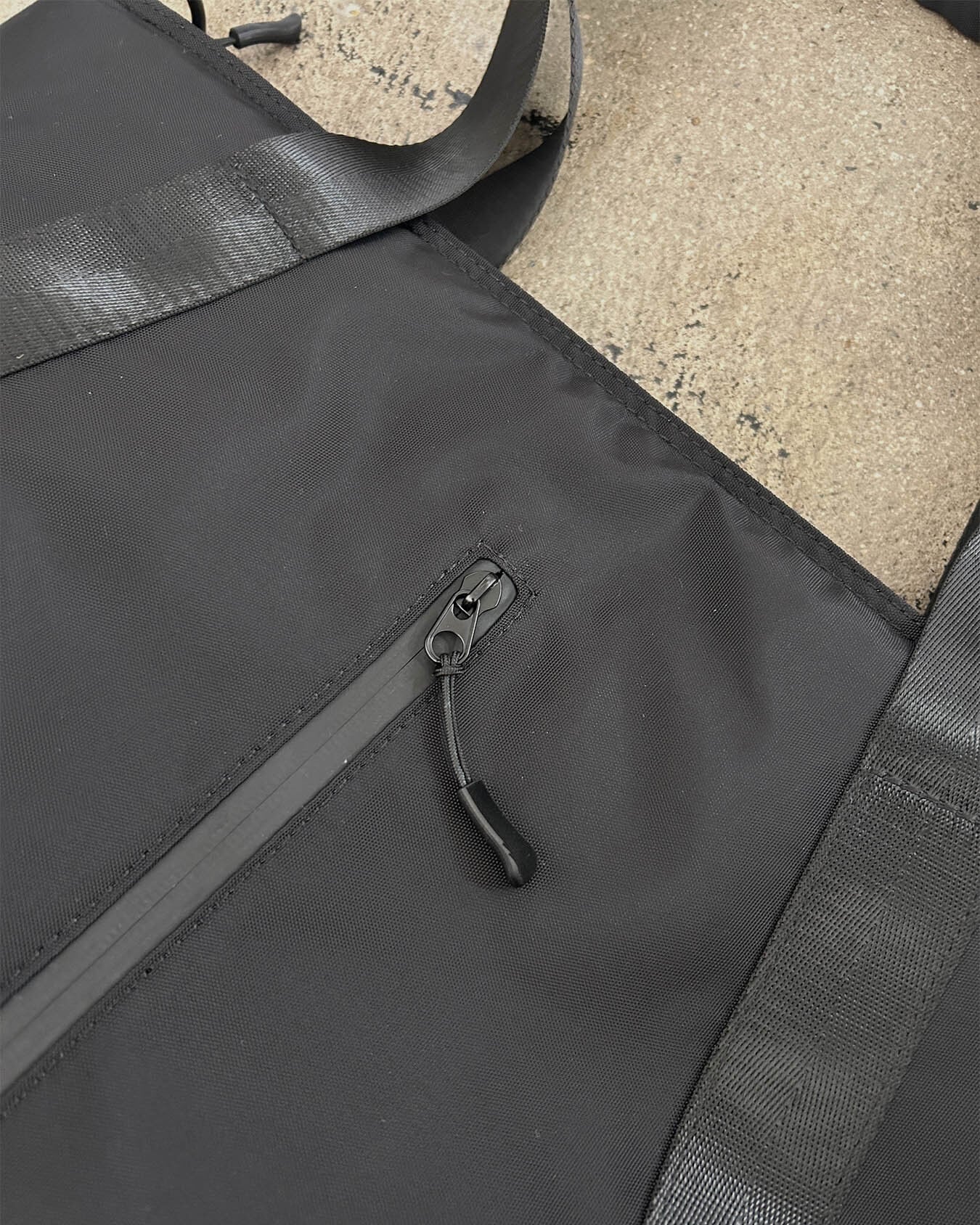NoiR : shoulder tote bag