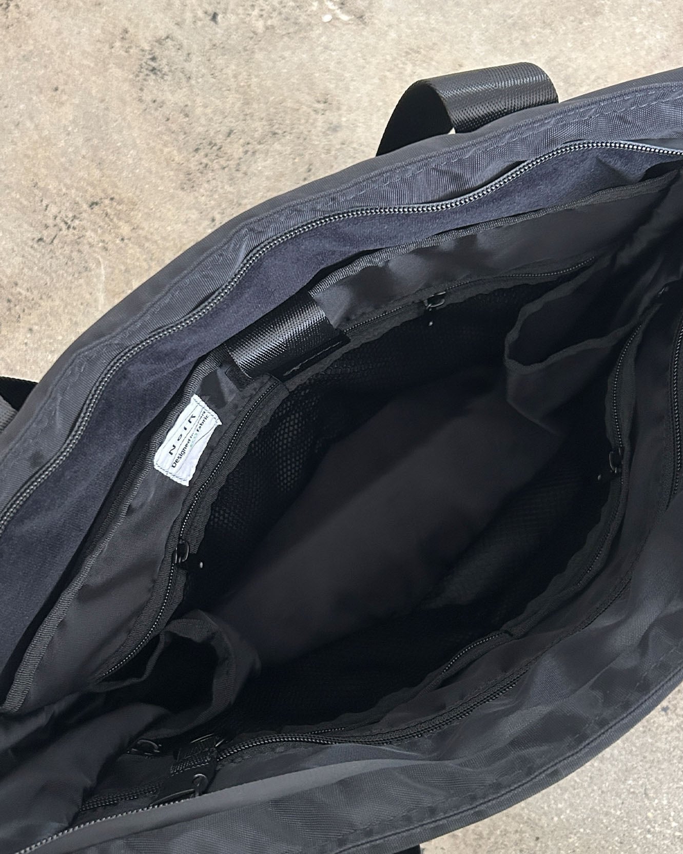 NoiR : shoulder tote bag