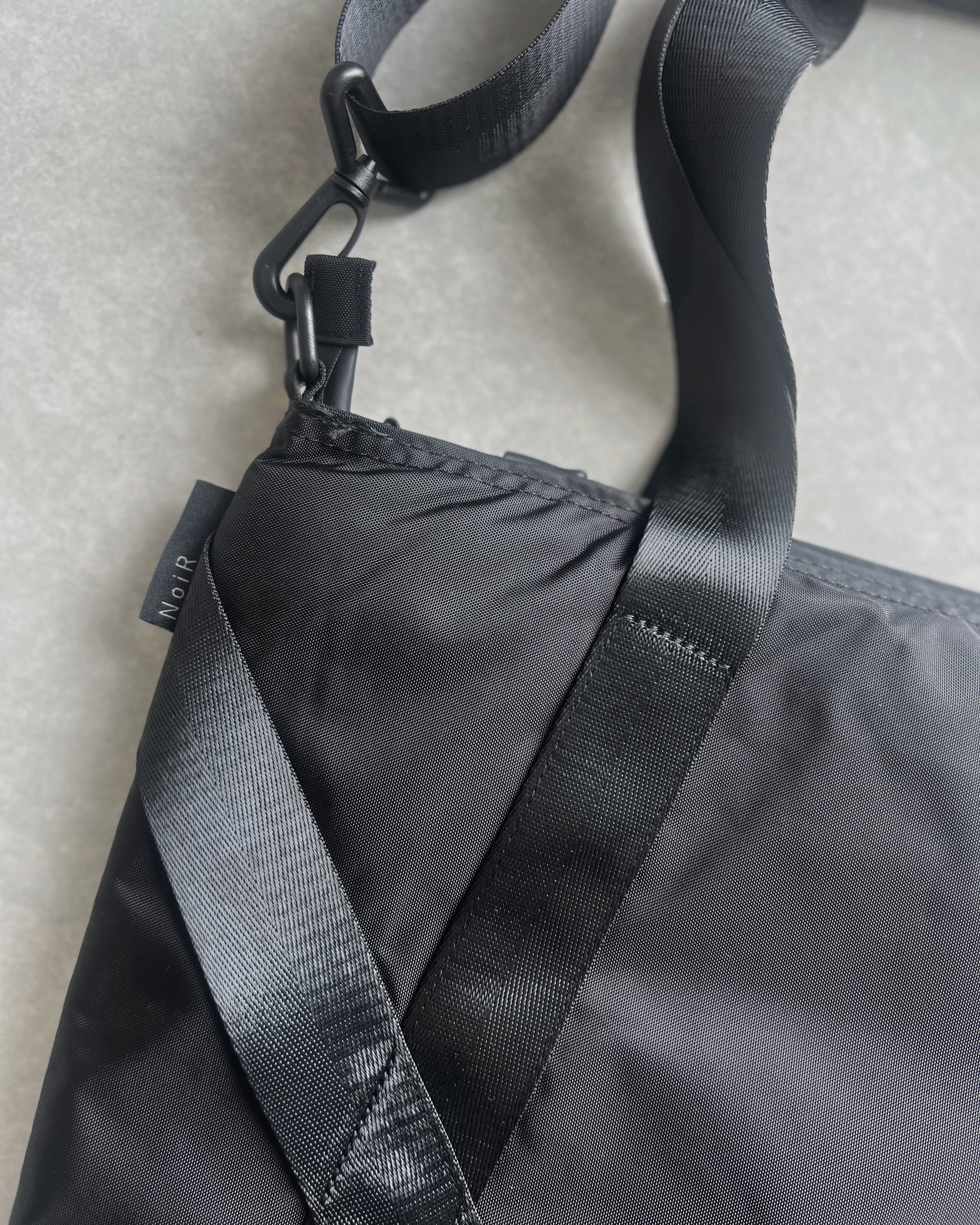 NoiR : shoulder tote bag