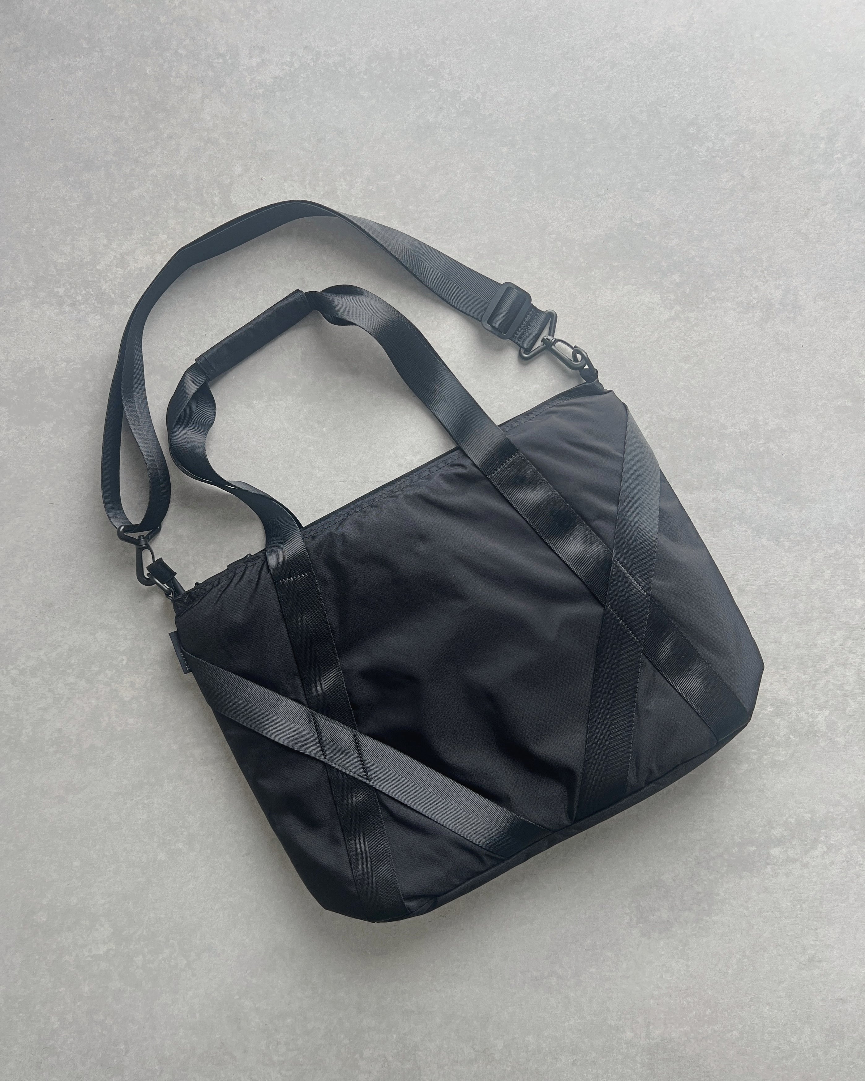NoiR : shoulder tote bag